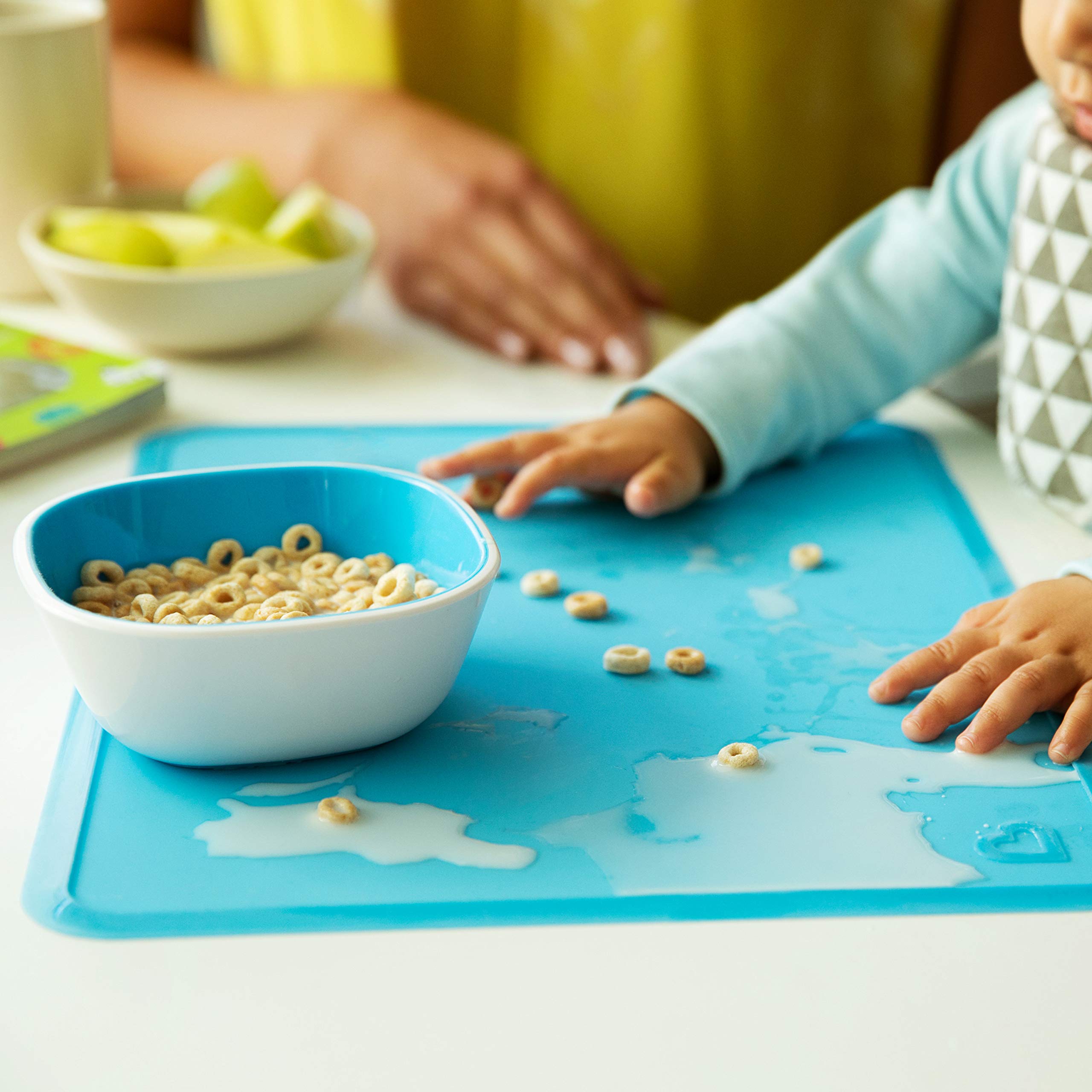 Munchkin Miracle 10 Oz 360° Sippy Cups and Silicone Placemats, 4-Piece Set, Blue & Purple - Perfect for Toddlers, Baby Feeding, and Travel | BPA-Free, Spill-Proof, Easy to Clean