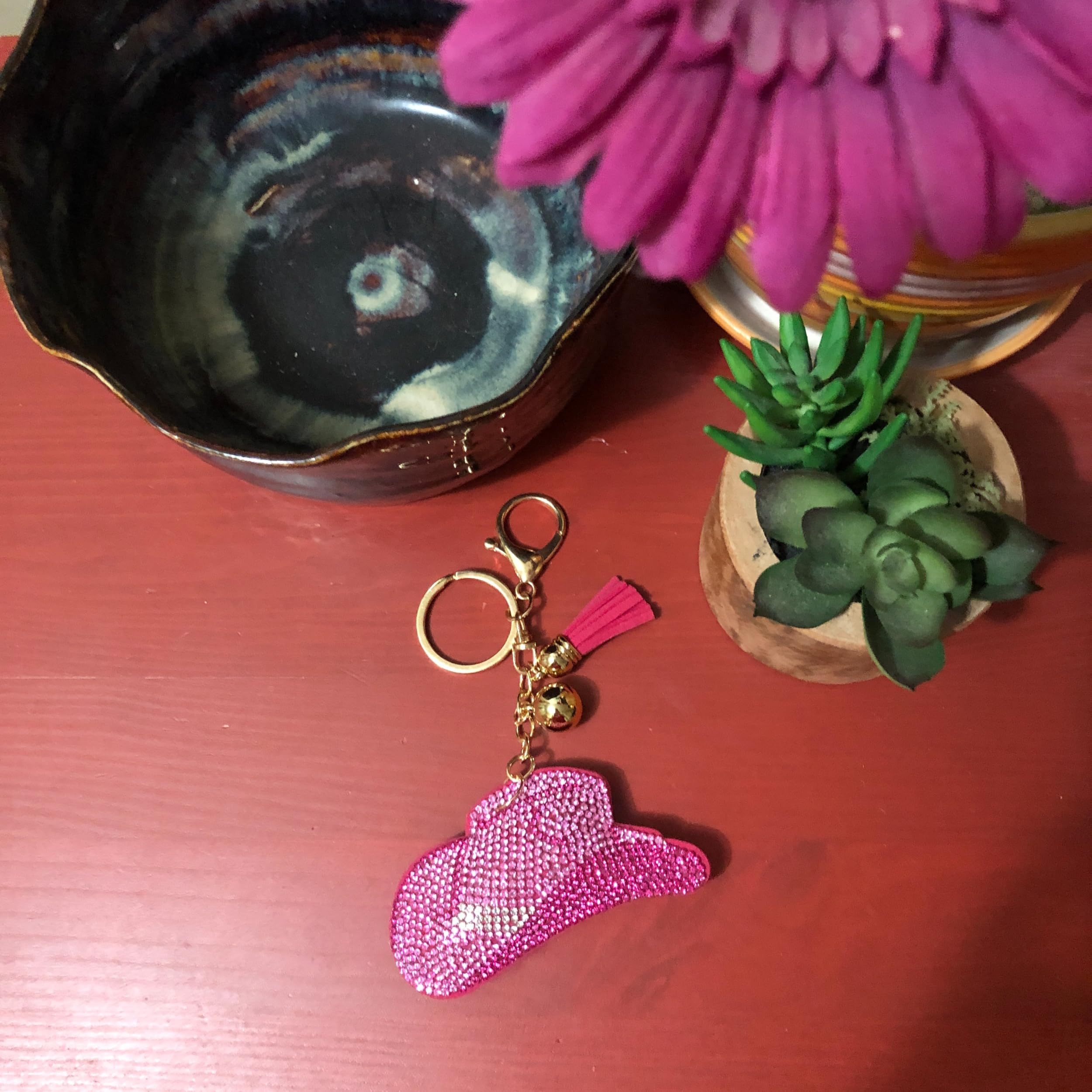 Stylish Pink Cowboy Hat Keychain for Women & Girls - Trendy Purse Charm for Handbags, Cowgirl Accessories & Gifts - Perfect for Western Parties, Country Concerts & Cowgirl Fashion