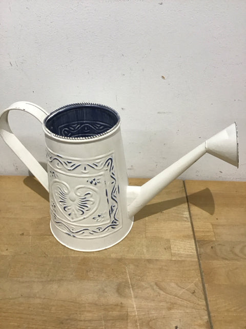 8 Metal Watering Can - Premium Garden Watering Can with Long Spout for Indoor & Outdoor Plants, Flowers, and Herb Gardens - Perfect for Home, Patio, and Backyard Gardening