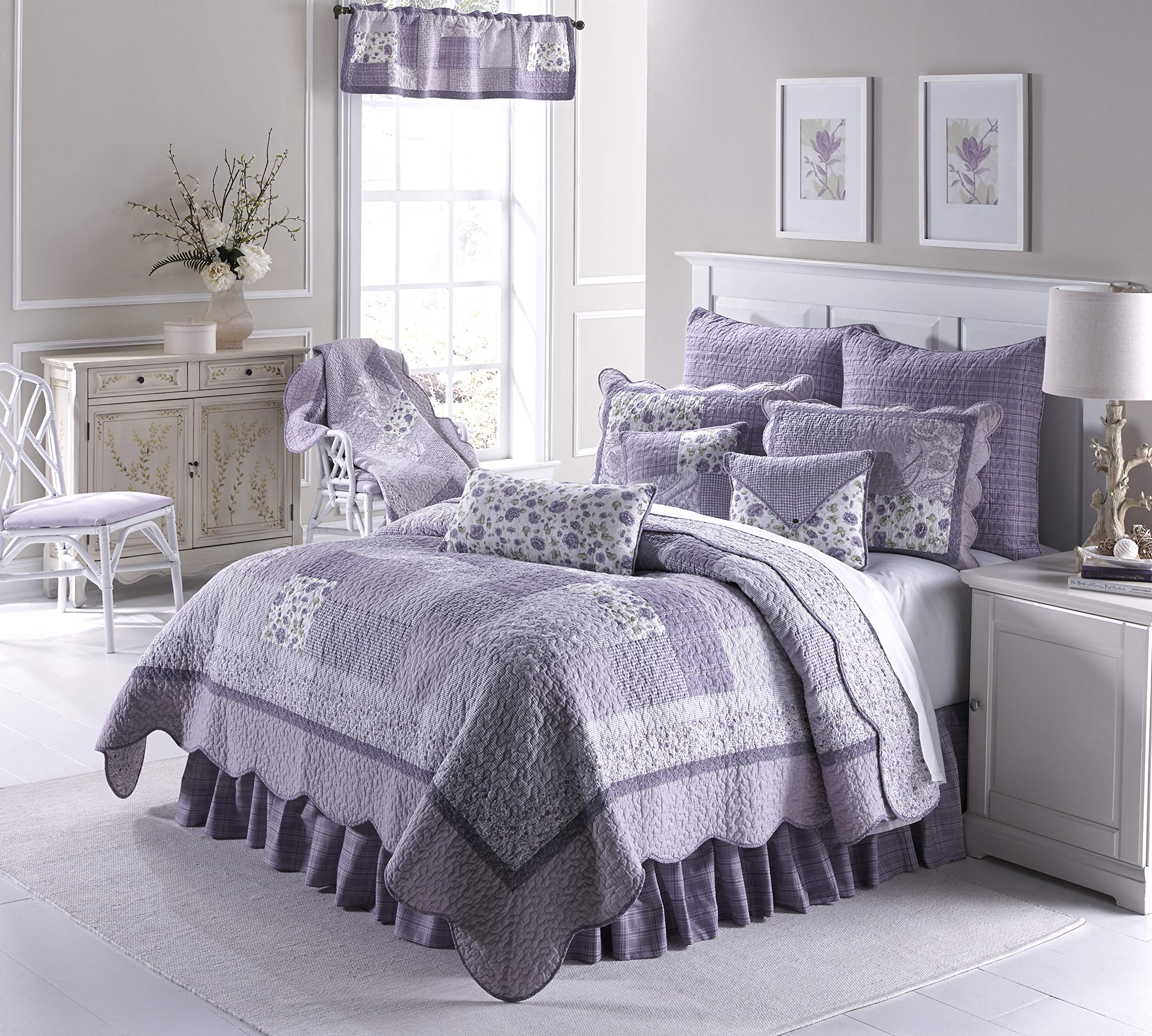 Donna Sharp Twin Bedding Set - 2 Piece Lavender Rose Cotton Quilt Set with Twin Quilt & Pillow Sham - Machine Washable Contemporary Bedroom Decor - Perfect for Guest Rooms, Dorms & Cozy Bedrooms