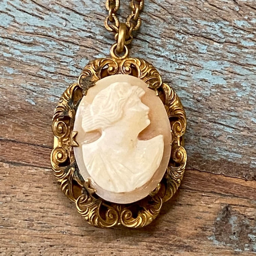Vintage Gold Filled Carved Shell Cameo Pendant Necklace - Elegant Antique Jewelry for Women, Perfect for Weddings, Parties & Special Occasions