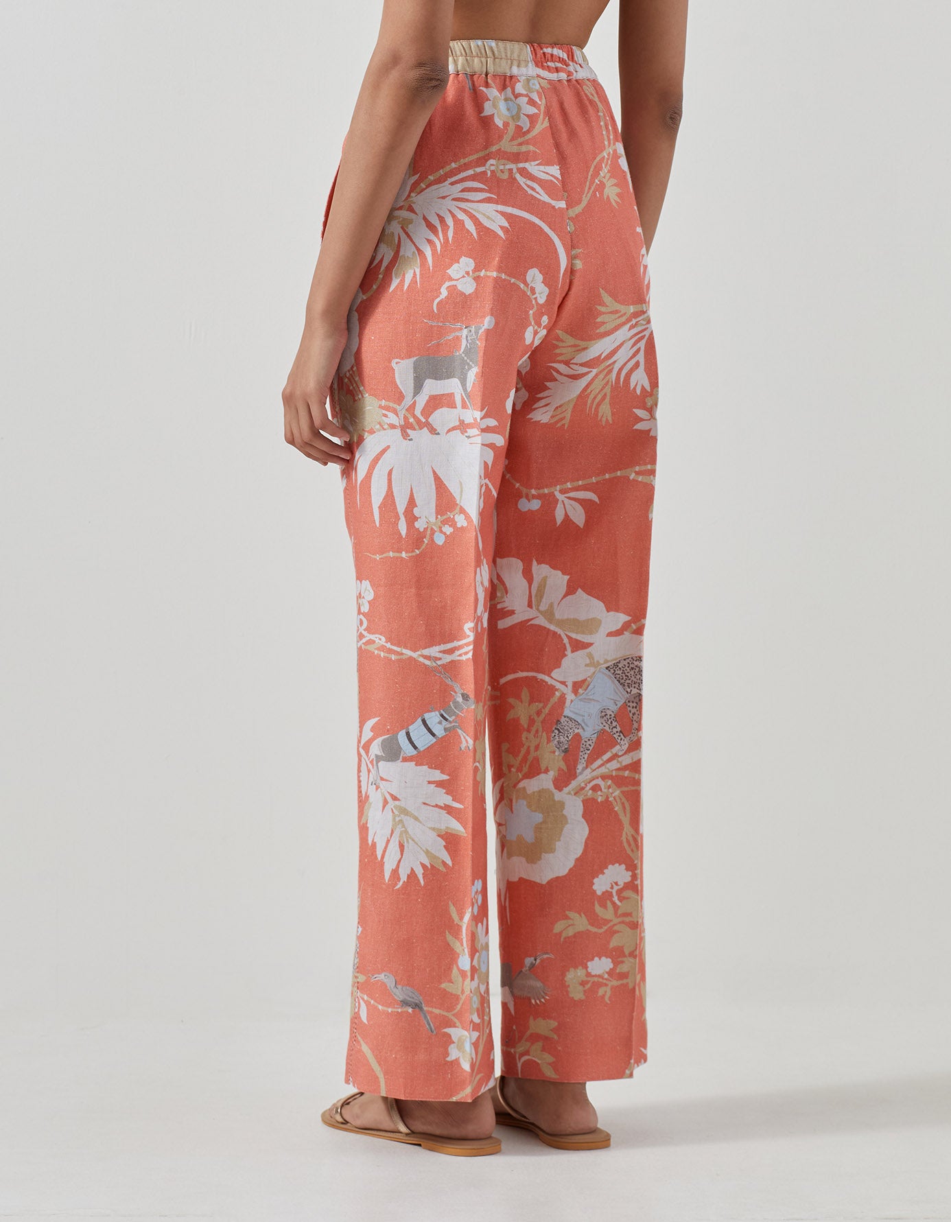 Comfortable Linen Coral Pajamas for Women - Soft & Breathable Sleepwear for Relaxing at Home or Lounging