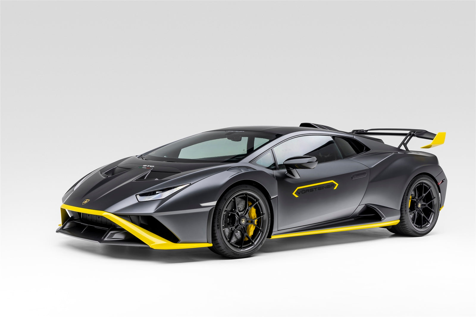 Lamborghini Huracan STO VMPC 208 Diecast Model Car - 1:18 Scale Collectible Supercar Replica for Display & Racing Enthusiasts - Perfect for Home Office Decoration, Car Showcases, and Gift Giving