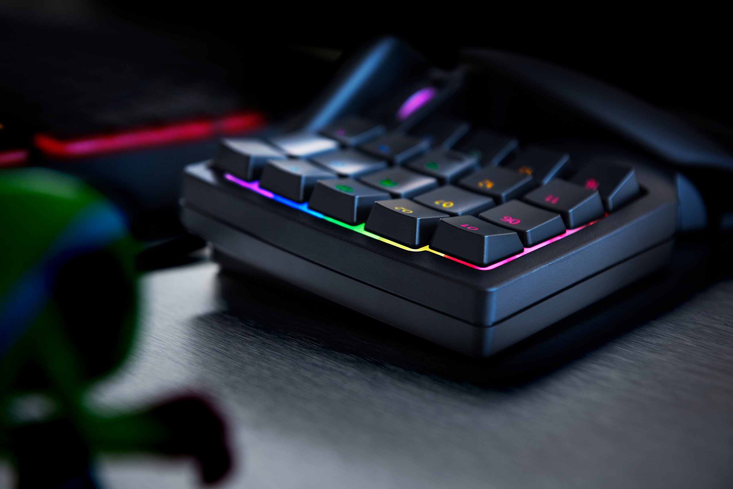 Razer Tartarus v2 Mechanical Gaming Keypad & Razer Gigantus v2 Cloth Mouse Pad (Medium) Bundle - Perfect for PC Gaming, MMO, and Esports Enthusiasts