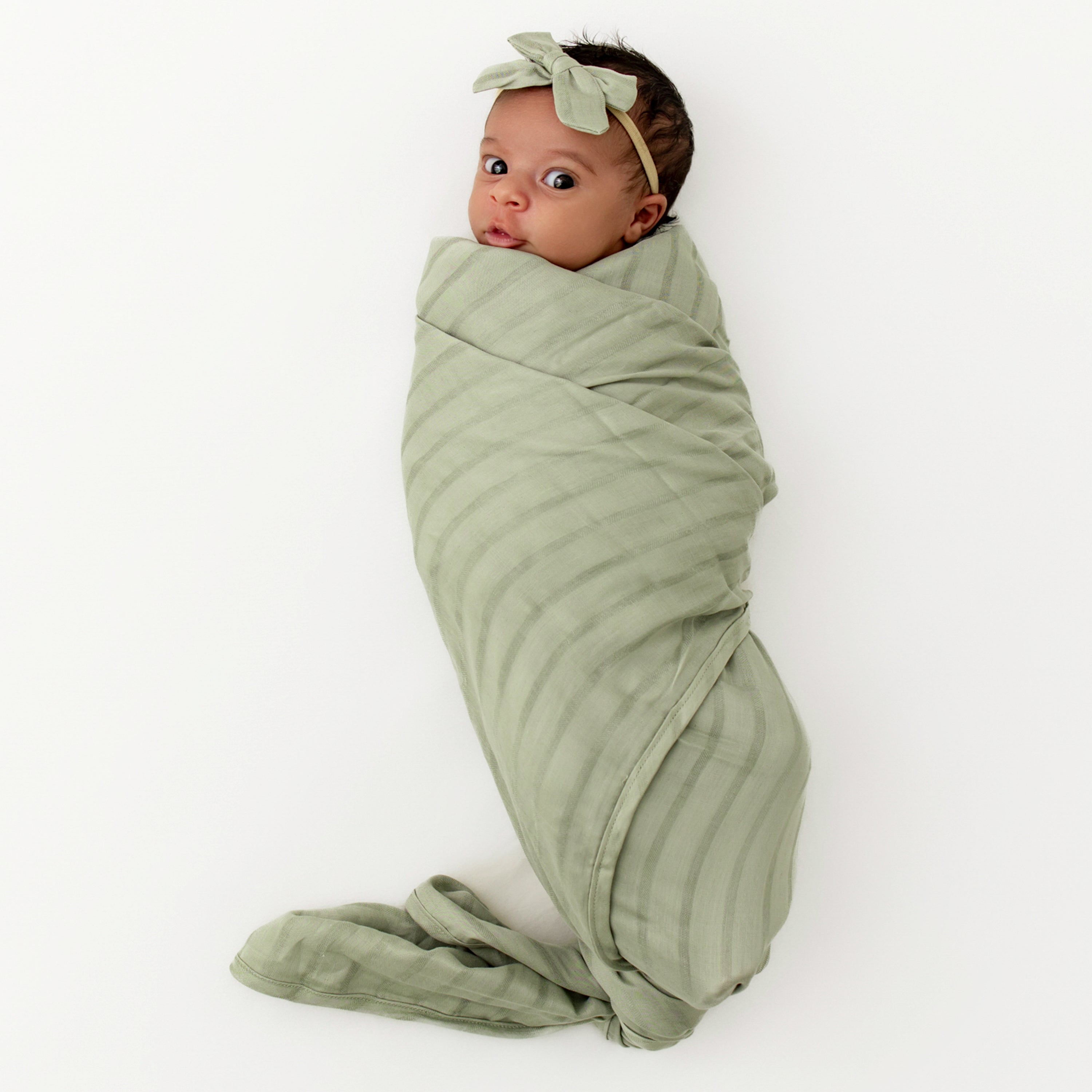Organic Bamboo Muslin Swaddle Blanket - Soft Baby Swaddling Wrap with Jojoba Oil - Perfect for Newborn Sleep, Nursing, and Photo Shoots
