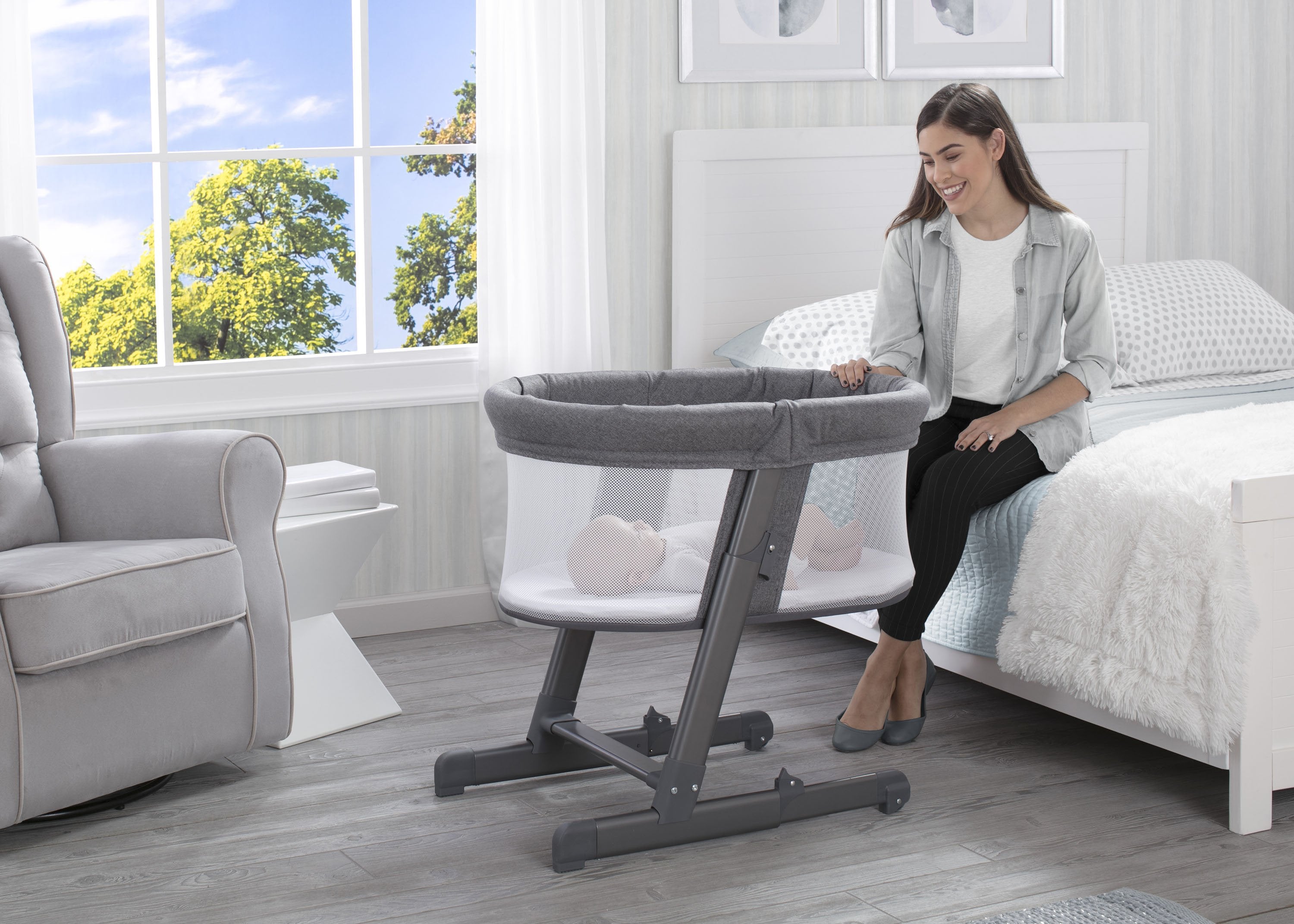 Simmons Kids Oval City Sleeper Bassinet - Portable Baby Crib for Newborns & Infants | Lightweight & Compact Nursery Bed for Home, Travel & On-The-Go Use