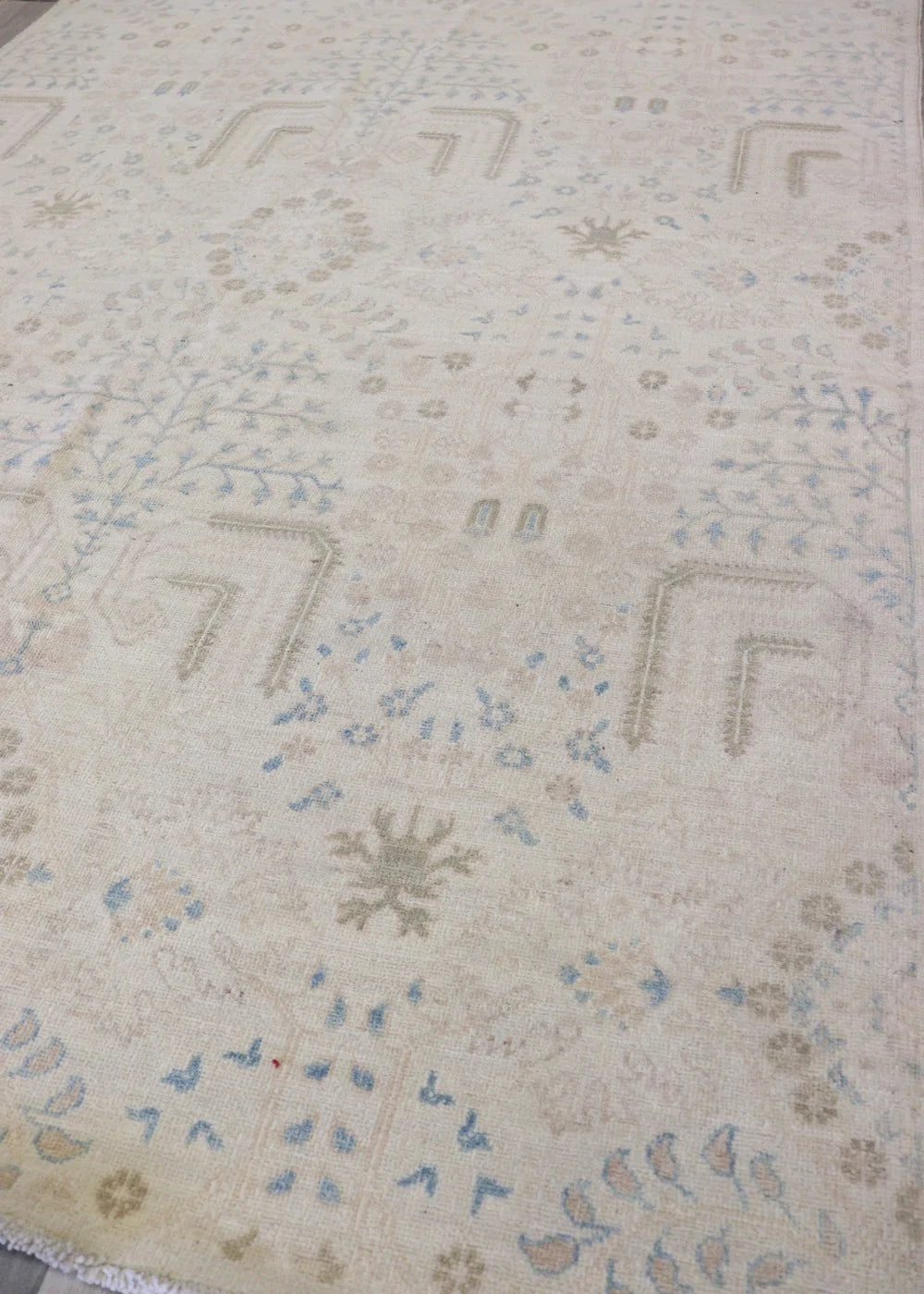 Handwoven Bakshaish Willow Transitional Area Rug J63716 - Perfect for Living Room, Bedroom, or Office Decor
