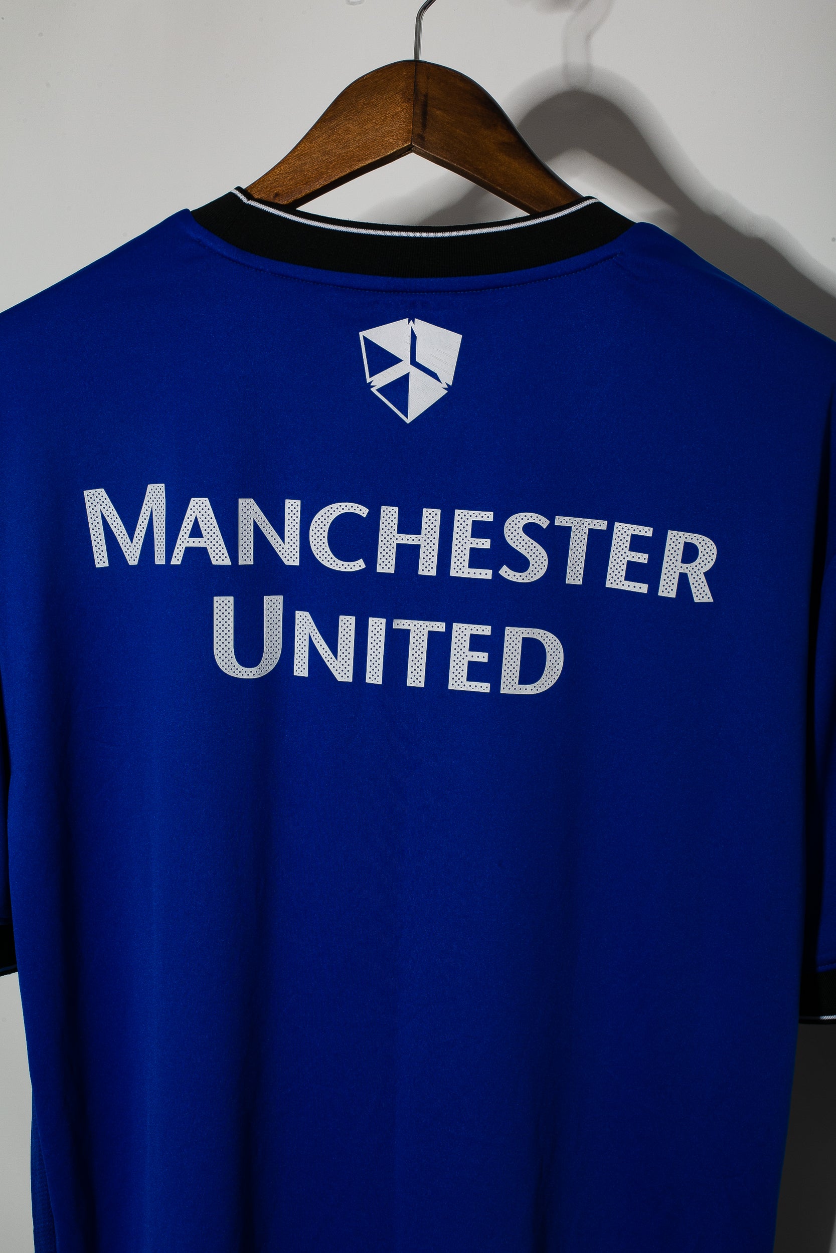 2009 Manchester United Training Jersey XL - Authentic Soccer Jersey for Fans & Collectors - Perfect for Games, Gifts & Memorabilia