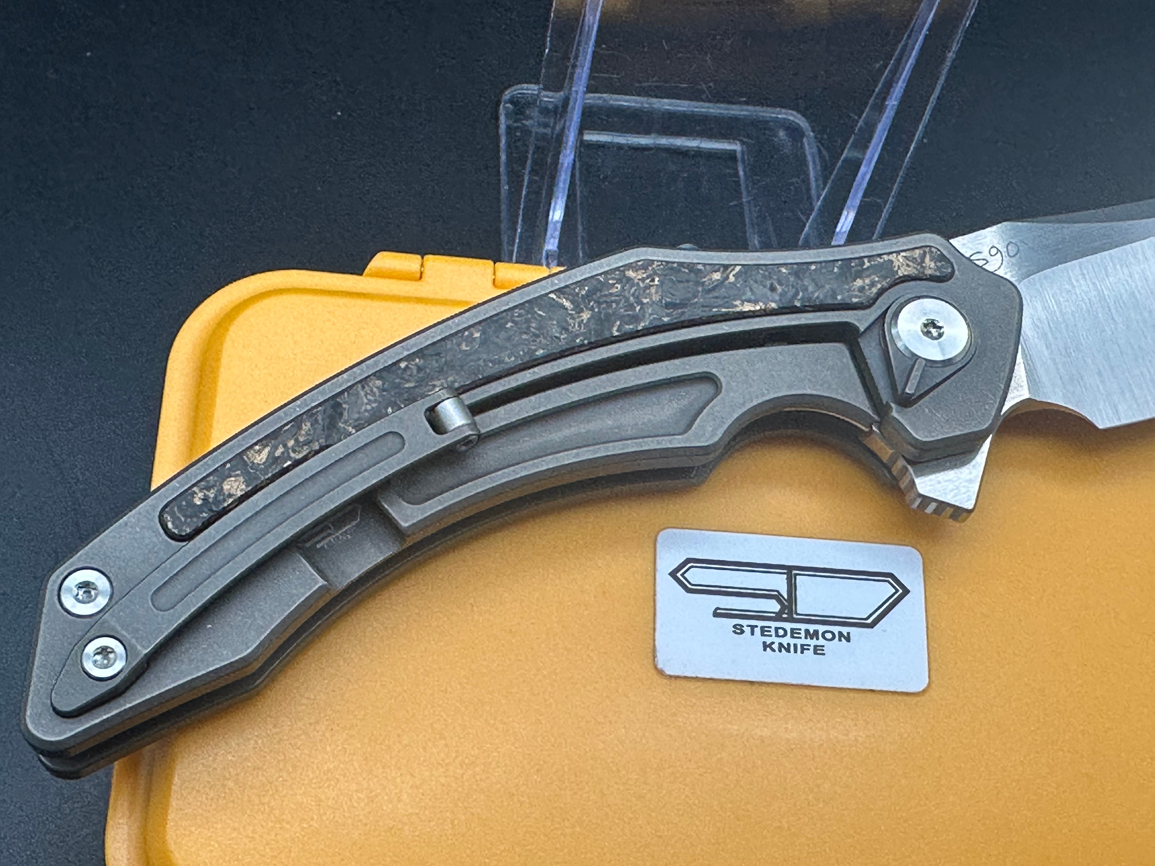 Stedemon PRKI Frame Lock Folding Knife - Black Carbon Fiber & Gray Titanium Handle - EDC Pocket Knife for Outdoor, Camping, and Everyday Carry