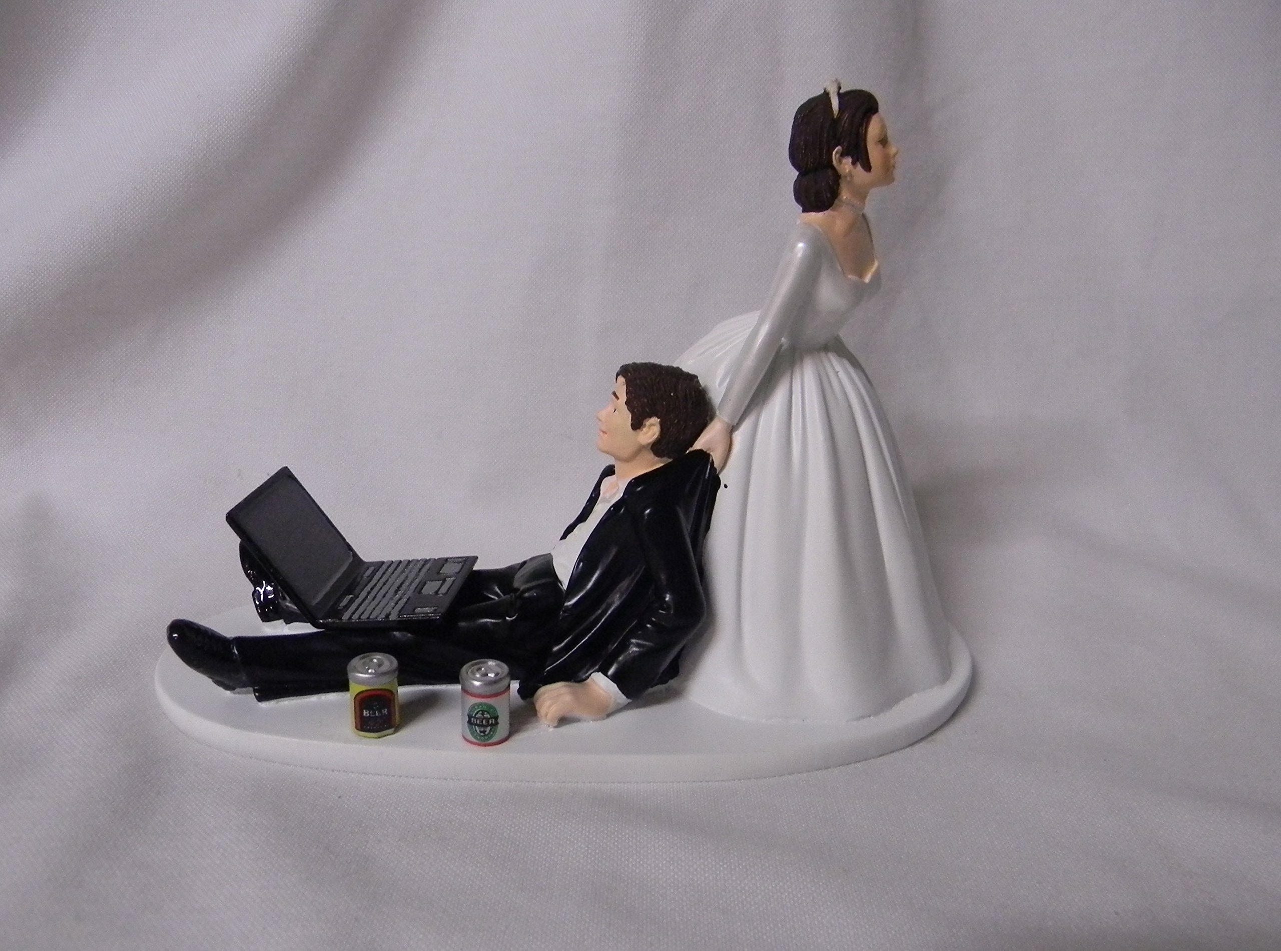 Wedding Cake Topper for Geeks - Funny Laptop & Beer Design for Dark Hair Couples - Perfect for Tech Enthusiasts & Beer Lovers - Great for Wedding Cakes, Anniversary Celebrations & Bachelor Parties