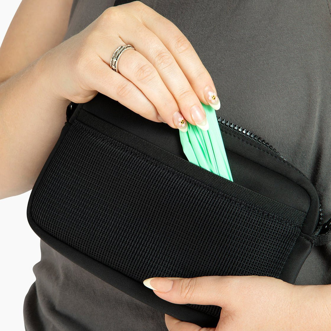 Lucy&Co Crossbody Treat Bag for Women - Stylish & Functional Small Shoulder Purse for Everyday Use, Travel & Shopping - Black