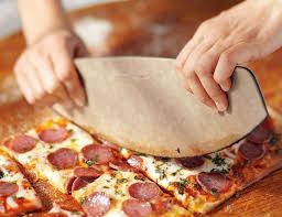 Premium Stainless Steel Pizza Cutter Wheel - Sharp Rotary Blade for Perfect Slices - Ergonomic Handle for Comfort - Ideal for Home Kitchen, Restaurant & Pizza Parties