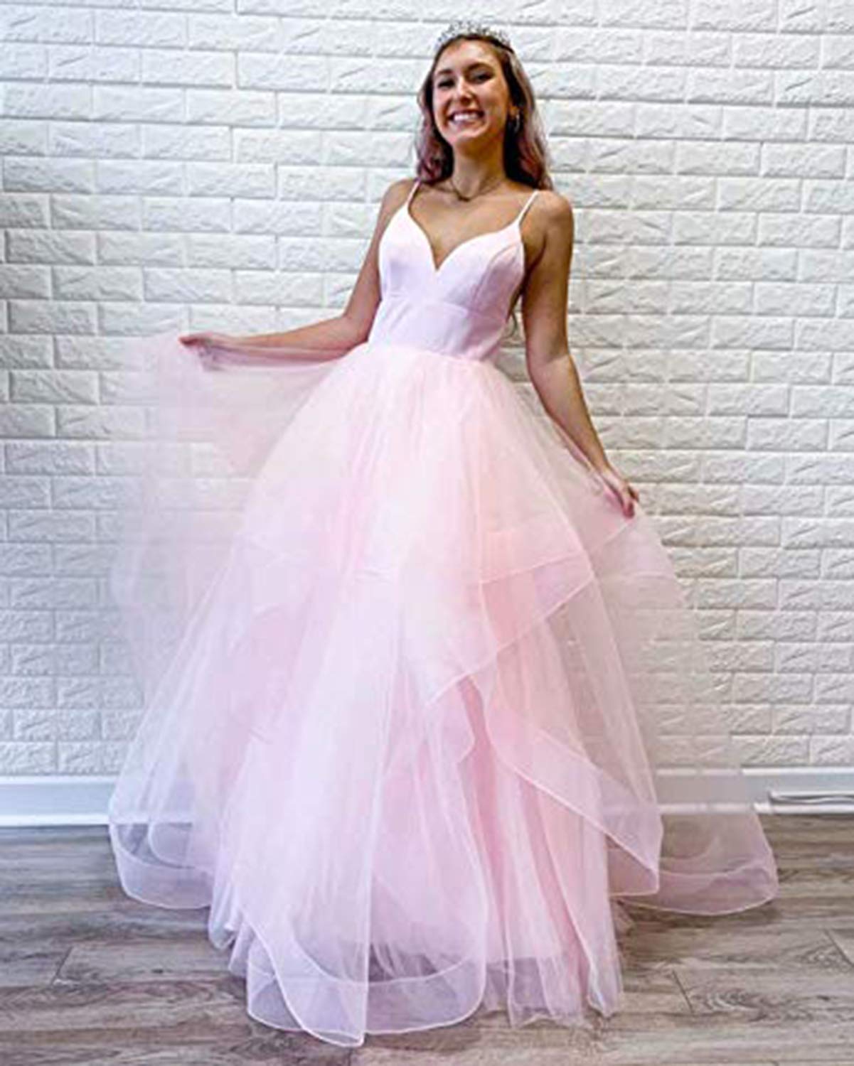 Elegant Women's Spaghetti Strap V-Neck Prom Dress - Long Formal Evening Gown for Juniors | Perfect for Homecoming, Prom Night & Special Occasions