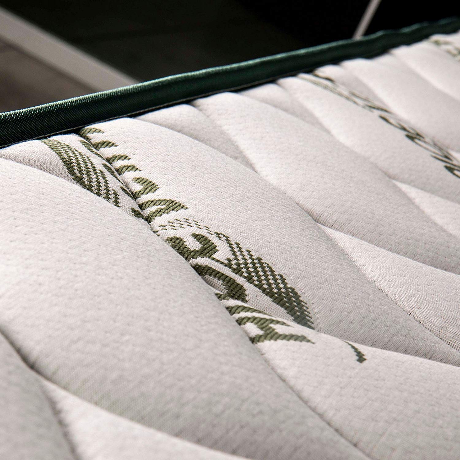 EVERGREENWEB - 20cm Aloe Vera Memory Foam Mattress 160x190cm, Eco-Friendly Breathable Fabric, Hypoallergenic with Free Pillows - Perfect for Bed Frames & All Sleeping Needs
