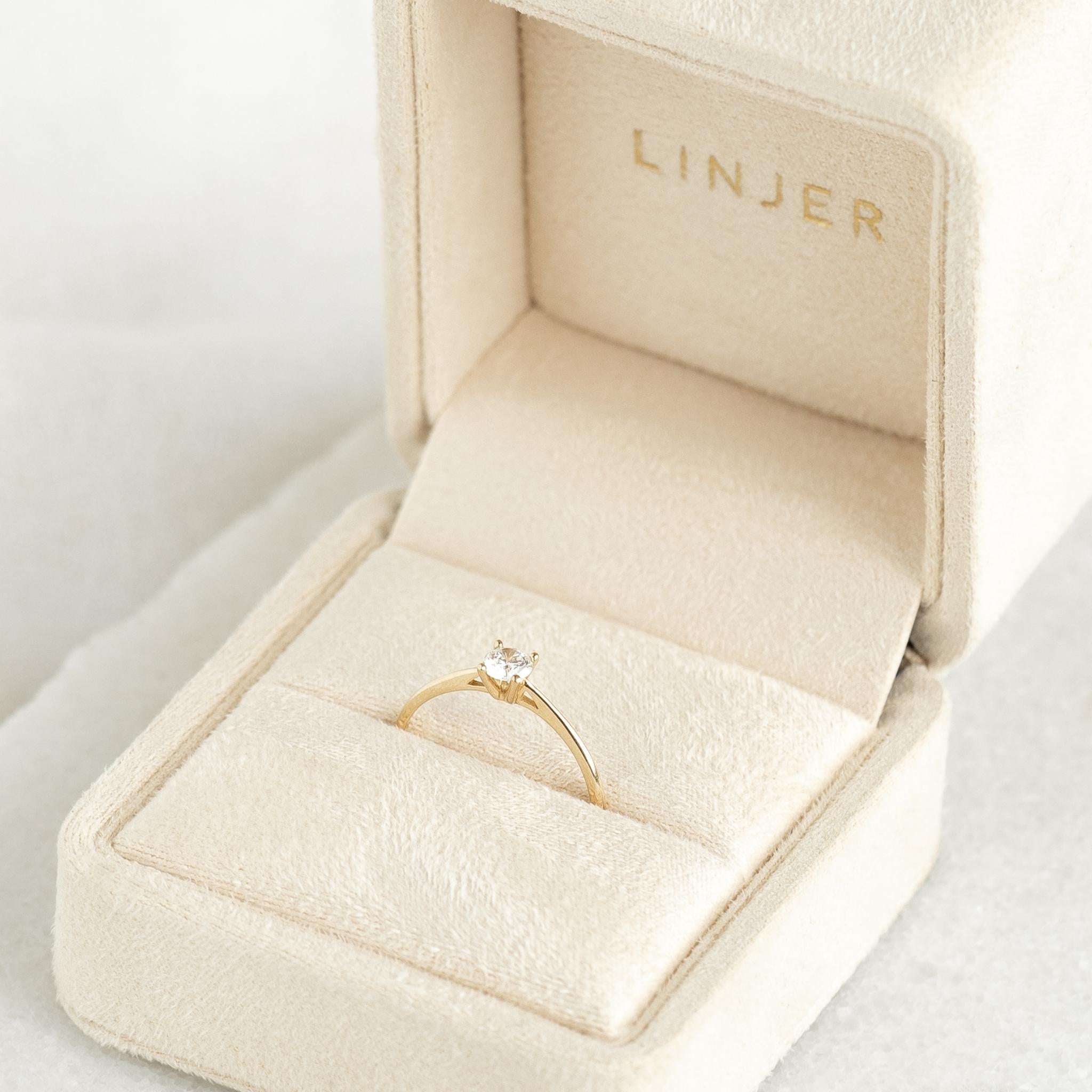 Velvet Ring Box - Elegant Jewelry Gift Box for Engagement, Wedding & Proposal Rings - Perfect for Proposal, Anniversary & Special Occasions