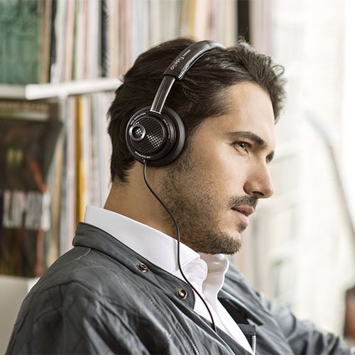 Philips Fidelio M2L/27 High Resolution Headphones with Built-in DAC - Lightning Connector for iPhone & iOS Devices - Premium Over-Ear Headphones for Music, Gaming & Travel (Black)