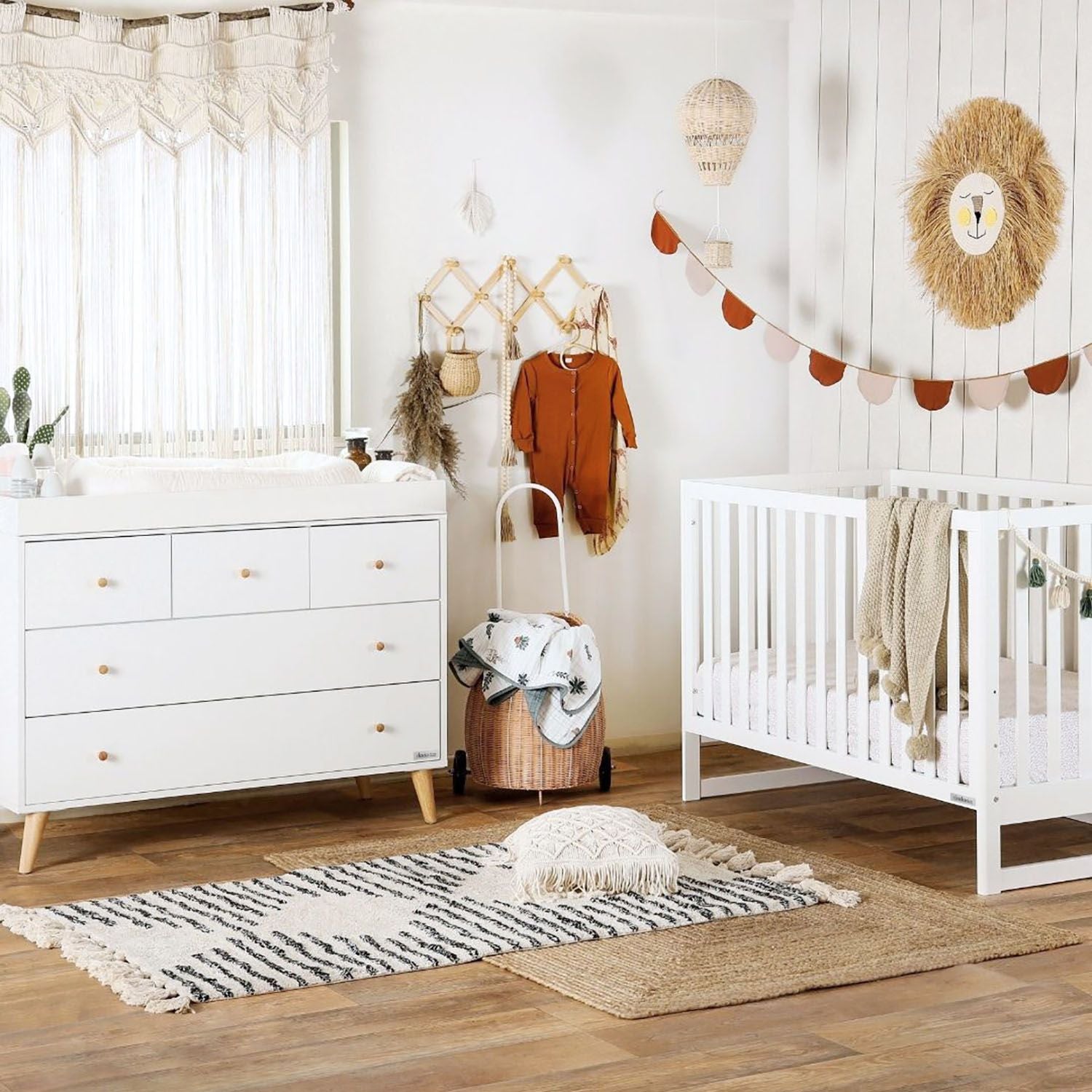 Austin 3-in-1 Convertible Baby Crib - White Wooden Nursery Furniture for Newborn to Toddler | Perfect for Modern Nursery, Bedroom & Daycare Use