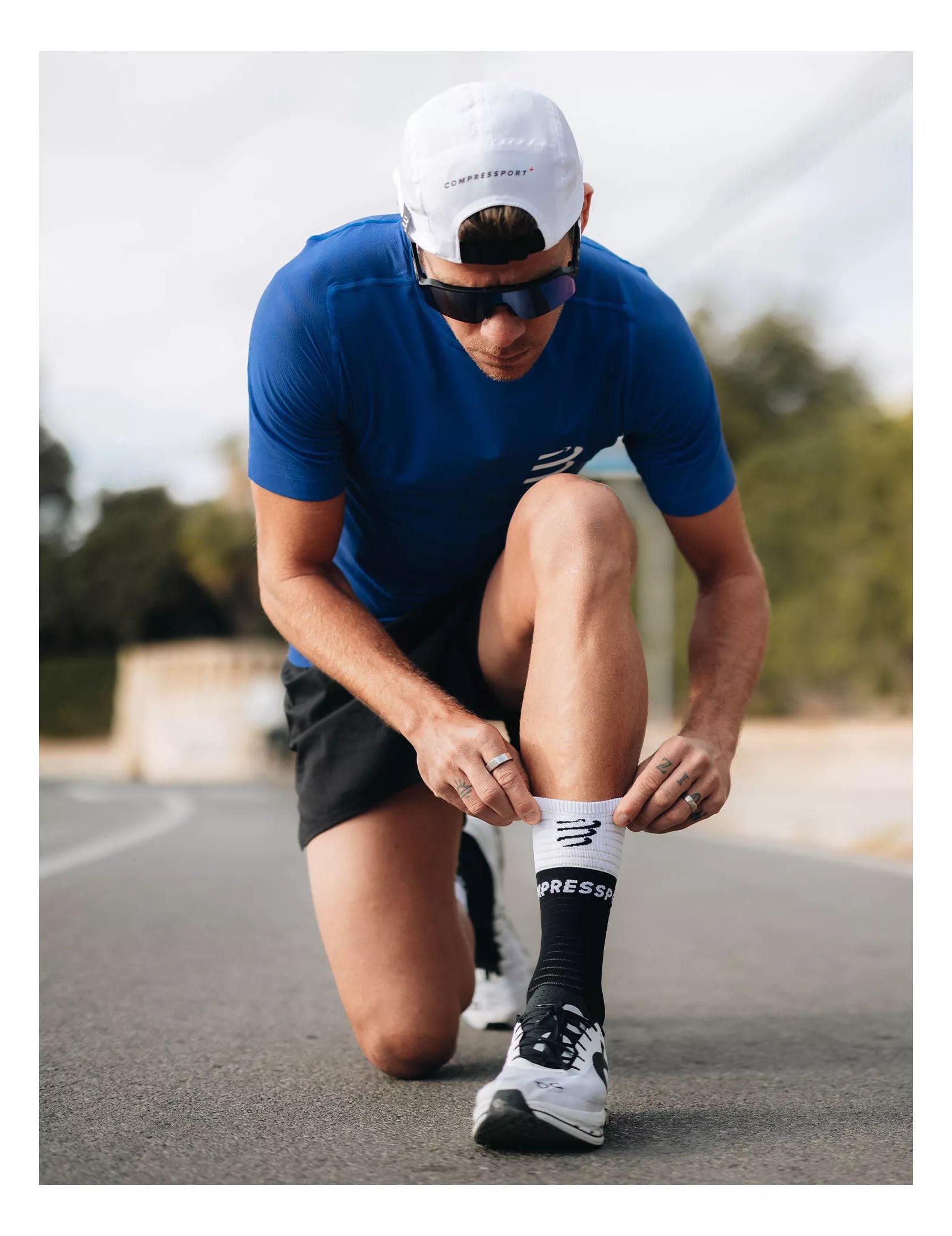 Compressport Mid Compression Socks for Running & Recovery - White/Black (XU00005B002) - Improve Circulation & Reduce Muscle Fatigue for Athletes & Travelers