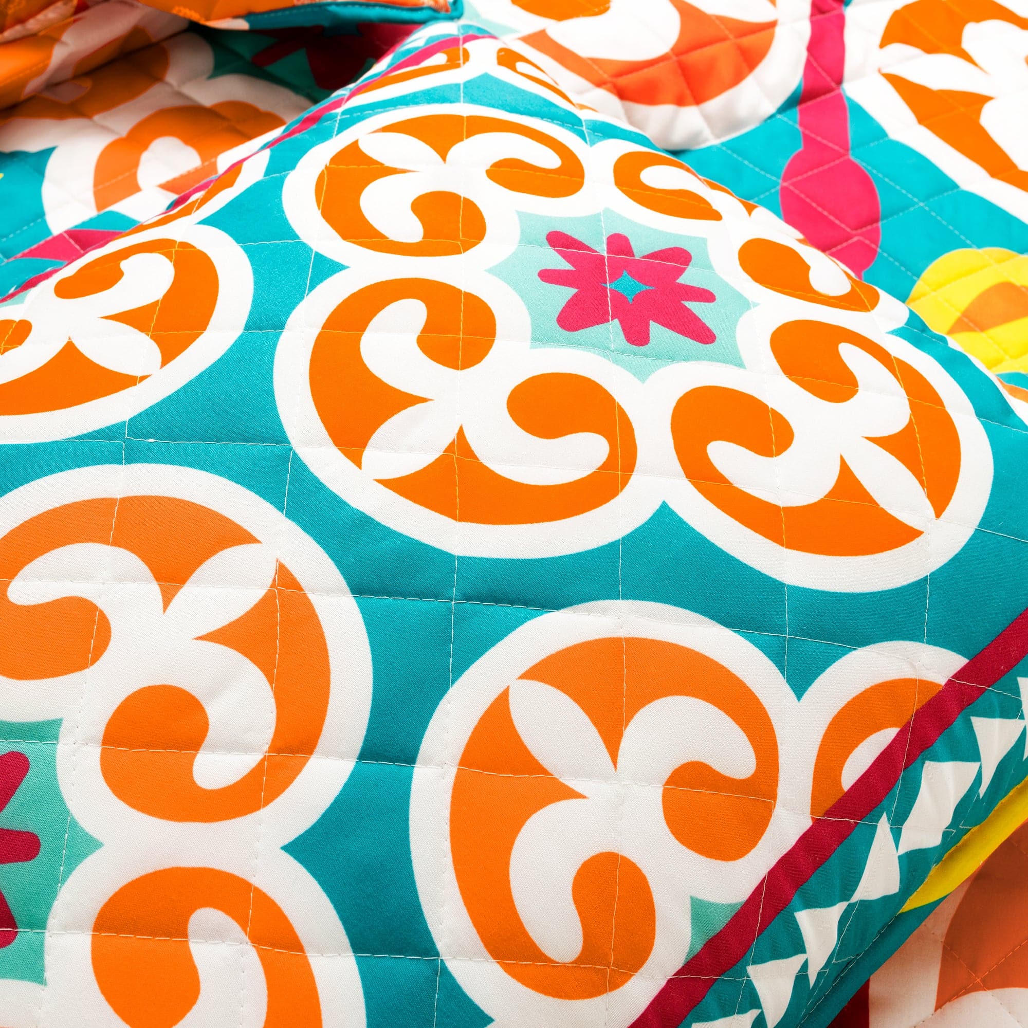 Boho Floral Reversible 3-Piece Quilt Set - Queen Size Bedding with Matching Pillow Shams - Perfect for Bohemian Bedroom Decor & Guest Room Styling