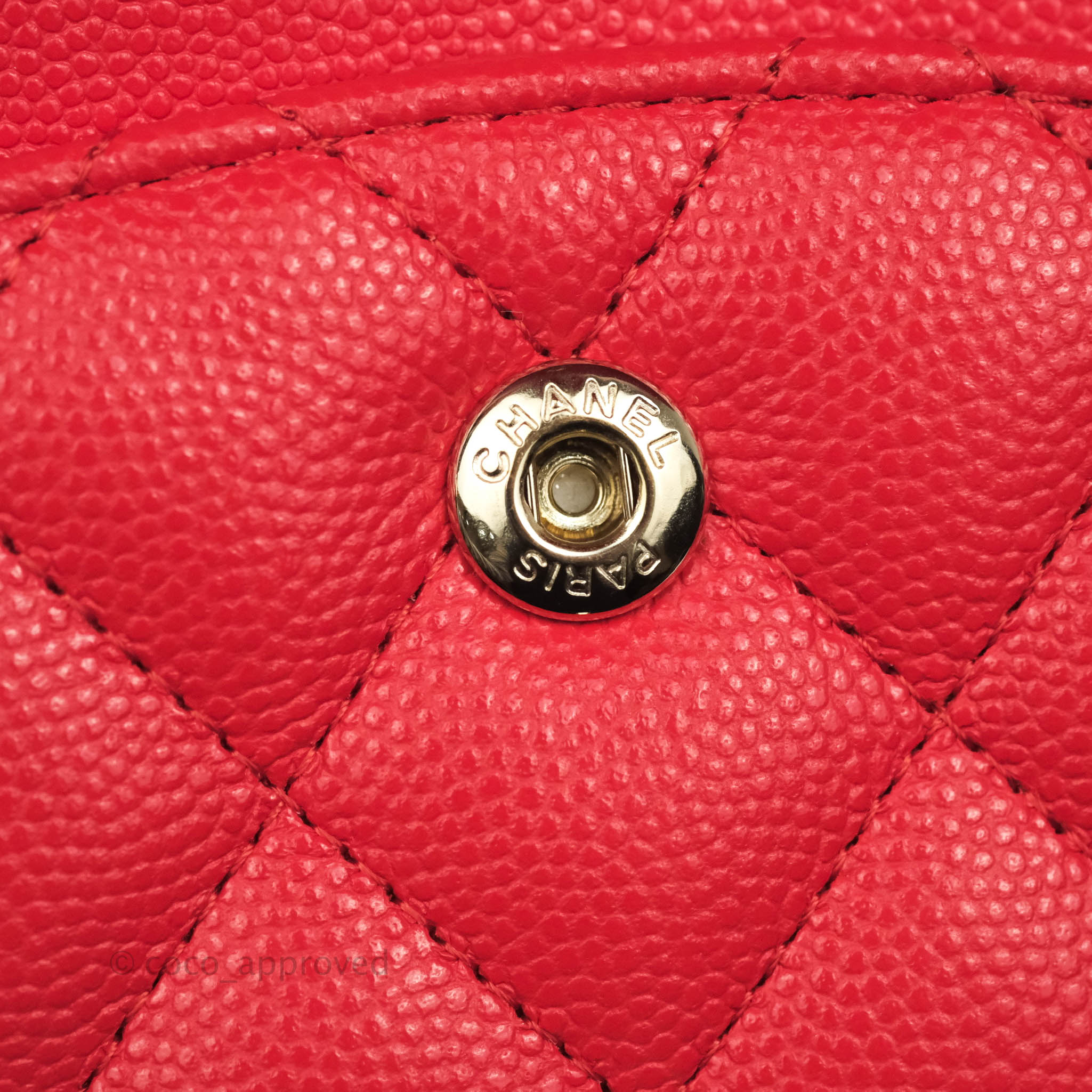 Chanel Classic M/L Medium Double Flap Bag in Chilli Red Caviar Leather with Gold Hardware 19C - Luxury Designer Handbag for Women, Perfect for Parties, Dating & Special Occasions