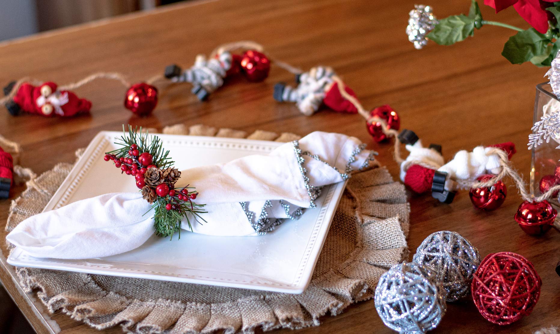 Set of 6 Rustic Christmas Table Settings - Modern Farmhouse Holiday Dinnerware with Red Berries & Pinecones | Perfect for Christmas Dinner, Holiday Parties & Festive Home Decor