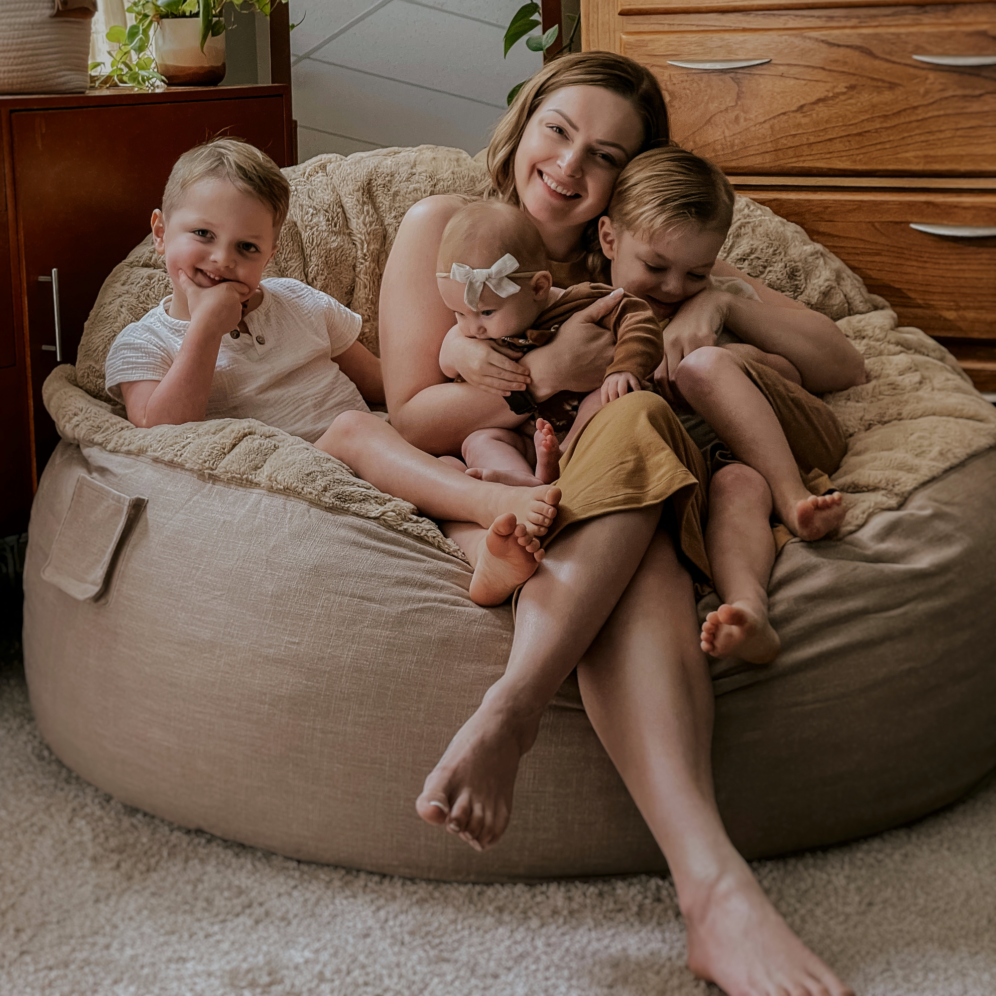 Premium Adult Bean Bag Chair - Large Size with Ultra Soft Bunny Fur Cover - Perfect for Living Room, Bedroom, or Game Room Relaxation