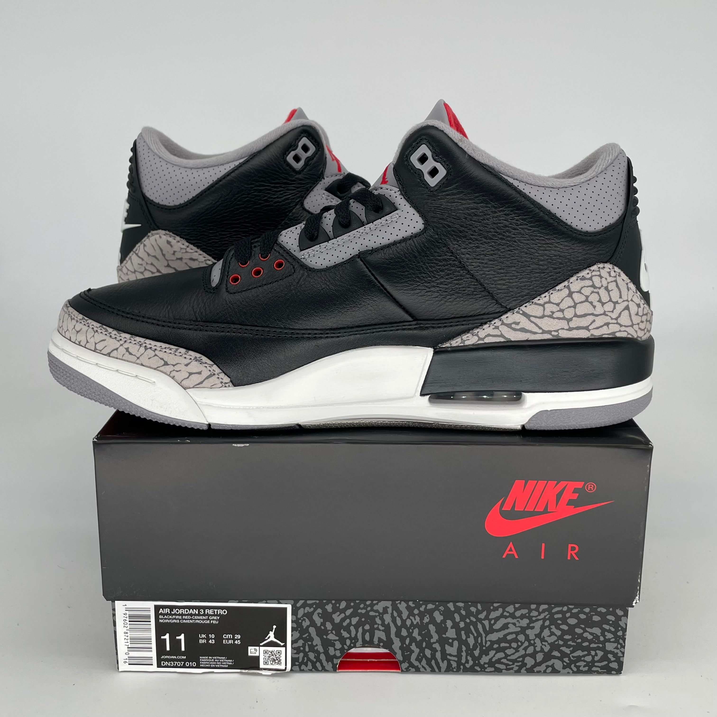 Original Air Jordan 3 Retro 'Black Cement' Men's Basketball Shoes Size 11 (DN3707-010) - Classic Sneakers for Streetwear & Basketball Court Performance