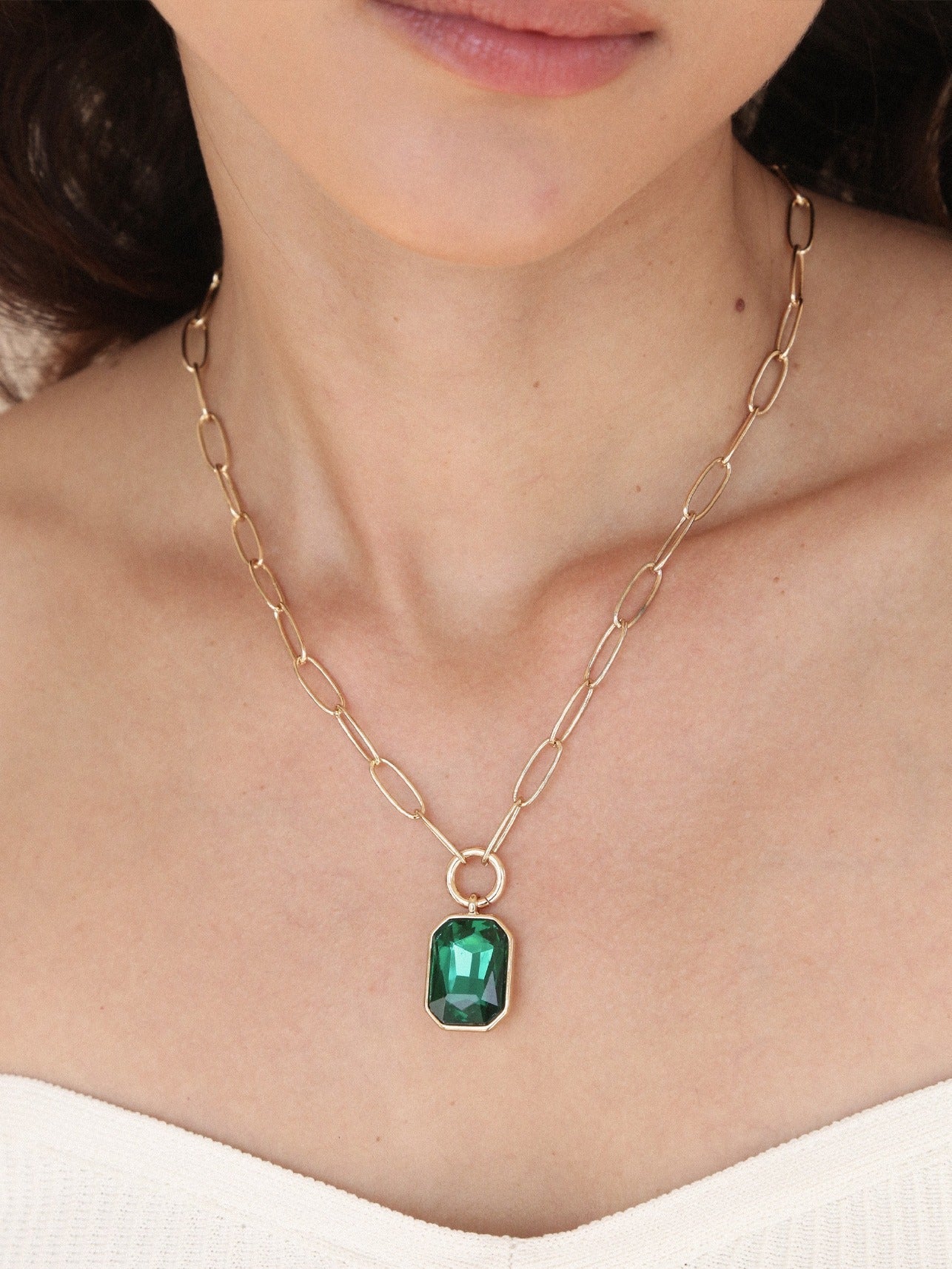 Emerald Green Deco Pendant Necklace for Women - Vintage Art Deco Style Jewelry Gift - Perfect for Parties, Weddings & Special Occasions