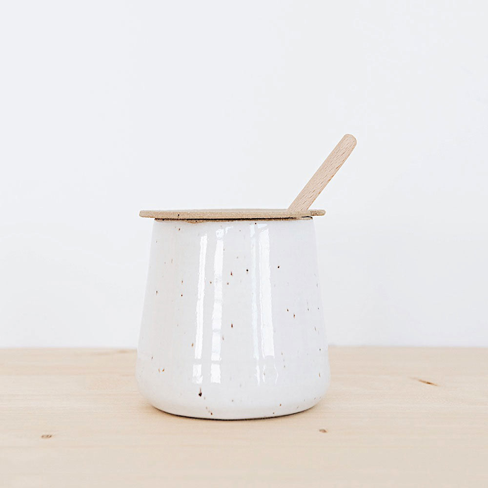 Premium Ceramic Honey Jar with Wooden Dipper - Airtight & Drip-Free Design for Freshness - Perfect for Tea, Toast, and Gourmet Kitchen Use