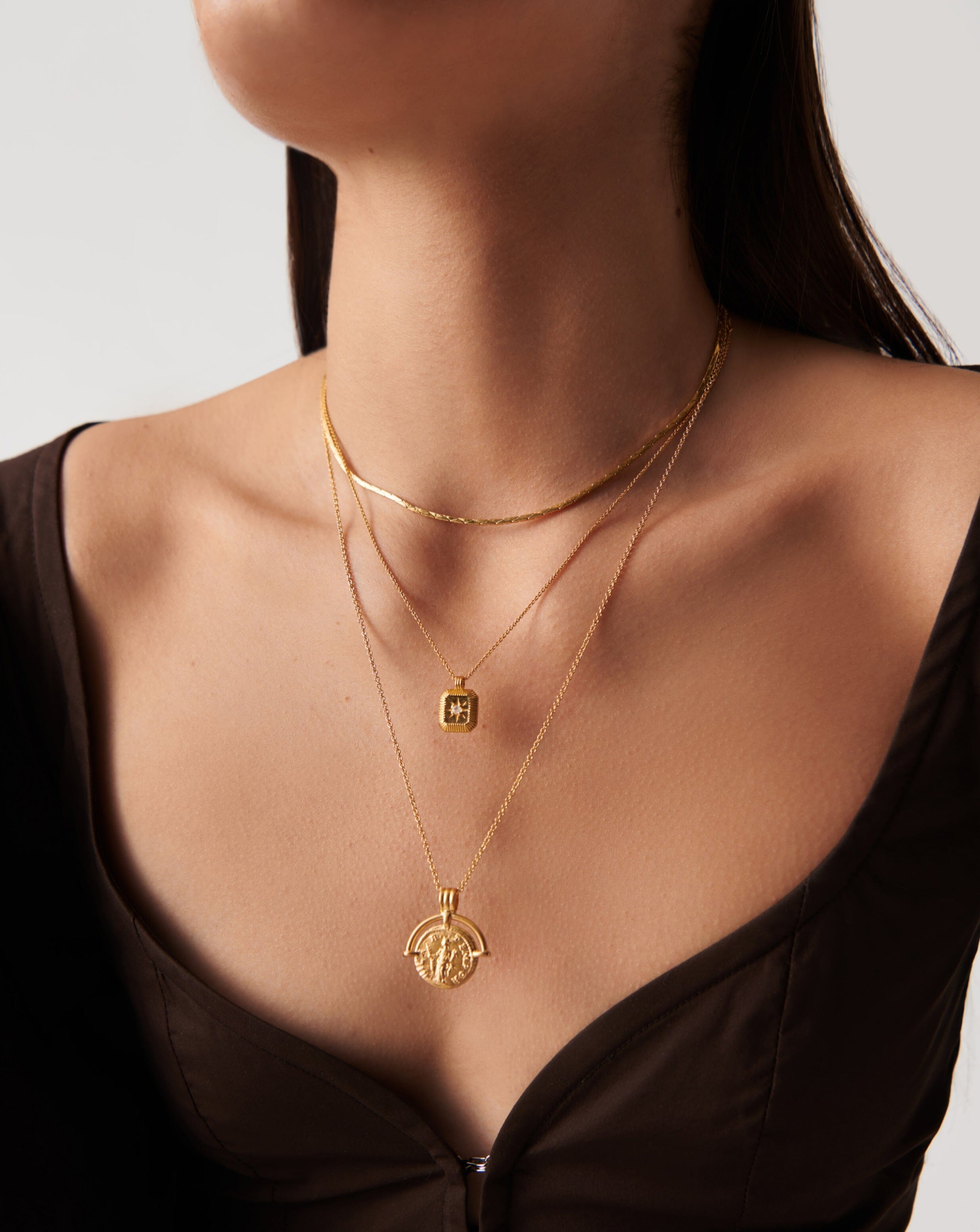 Lucy Williams Long Engravable Roman Arc Coin Necklace - Personalized Jewelry Gift for Women, Vintage Style Pendant Necklace for Anniversary, Birthday & Special Occasions