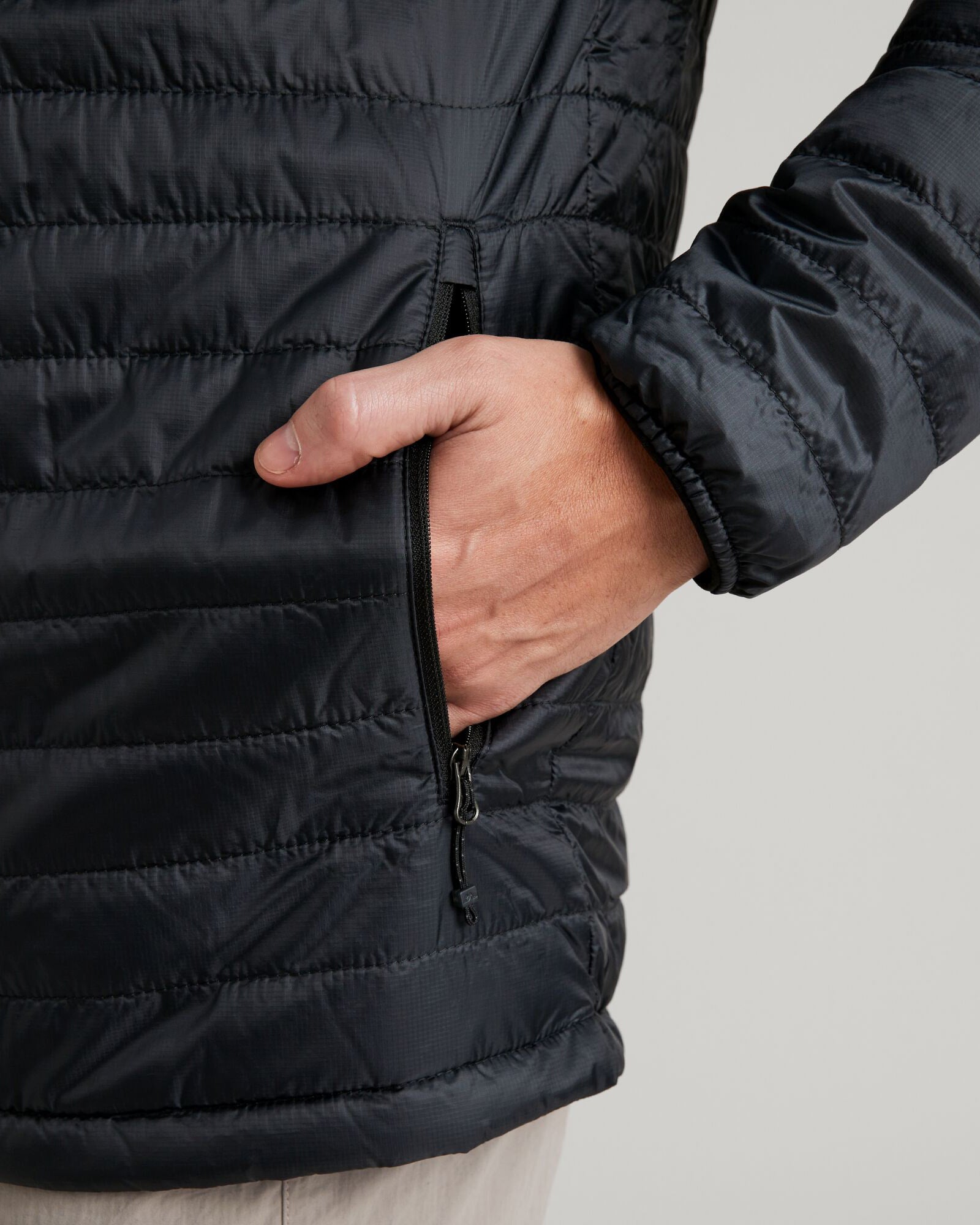 Heli R Men's novaLOFT Insulated Jacket - Lightweight Winter Coat for Outdoor Activities, Water-Resistant Black Stingray Color - Perfect for Hiking, Camping & Cold Weather Adventures