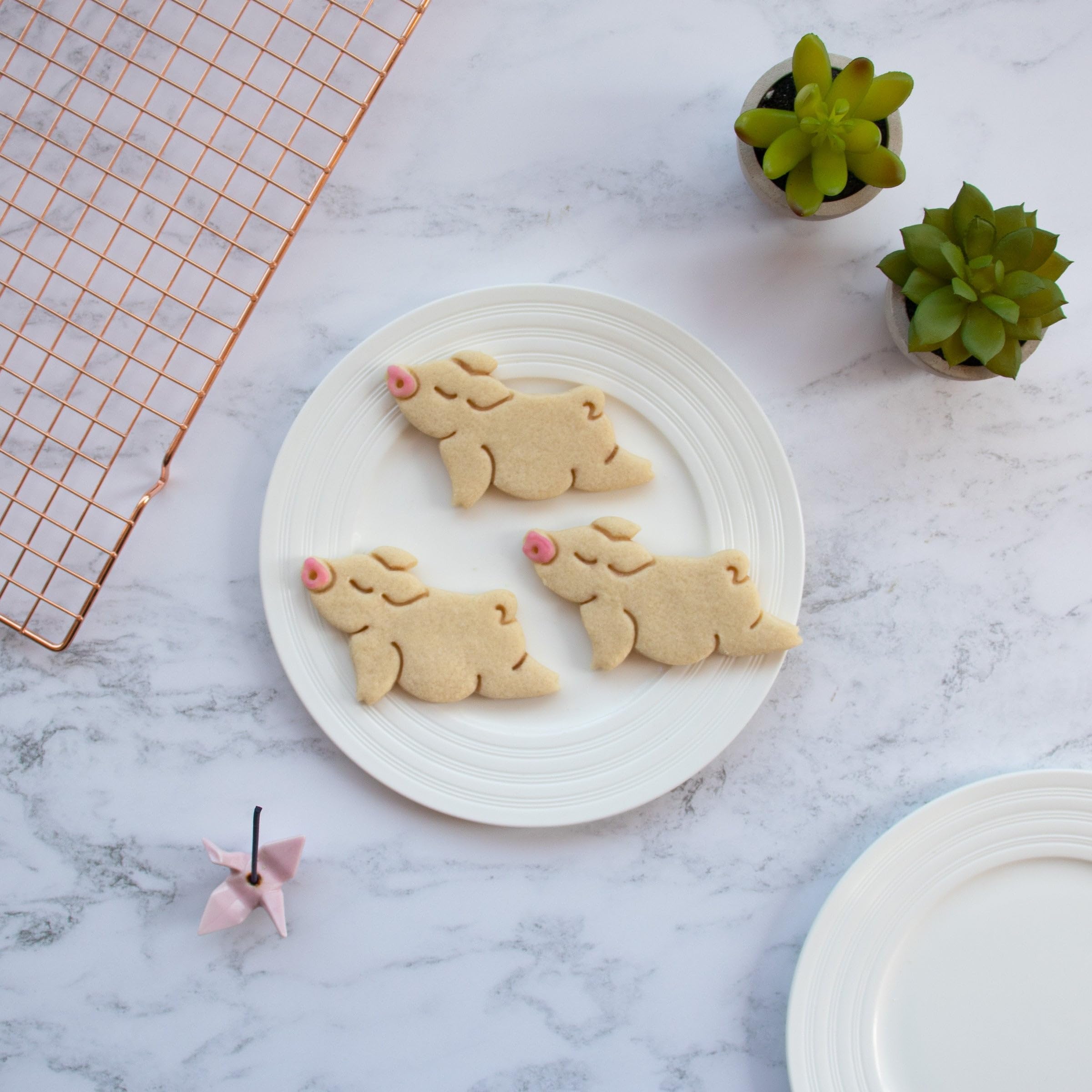 Yoga Pig Upward Facing Cookie Cutter - 1 Piece Stainless Steel Baking Tool for Cookies, Cupcakes & Fondant | Perfect for Yoga Lovers, Baking Enthusiasts & DIY Home Decor