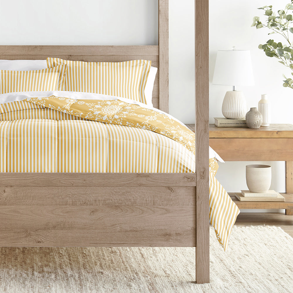 Daisy Medallion Reversible Down Alternative Comforter Set - All-Season Hypoallergenic Bedding for Queen Size Bed | Perfect for Cozy Home Decor & Guest Room Essentials