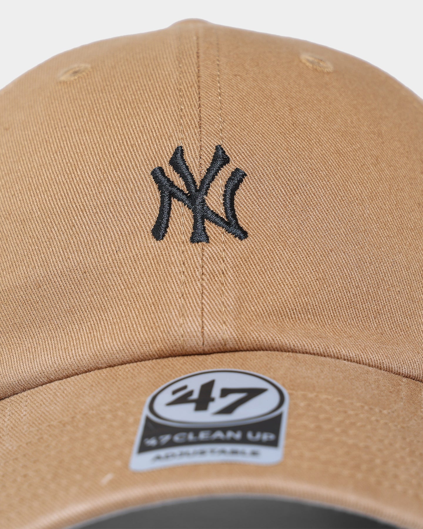 New York Yankees 47 Brand Clean Up Strapback Hat - Adjustable Camel Baseball Cap for Men & Women - Perfect for Games, Casual Wear & Sports Fans