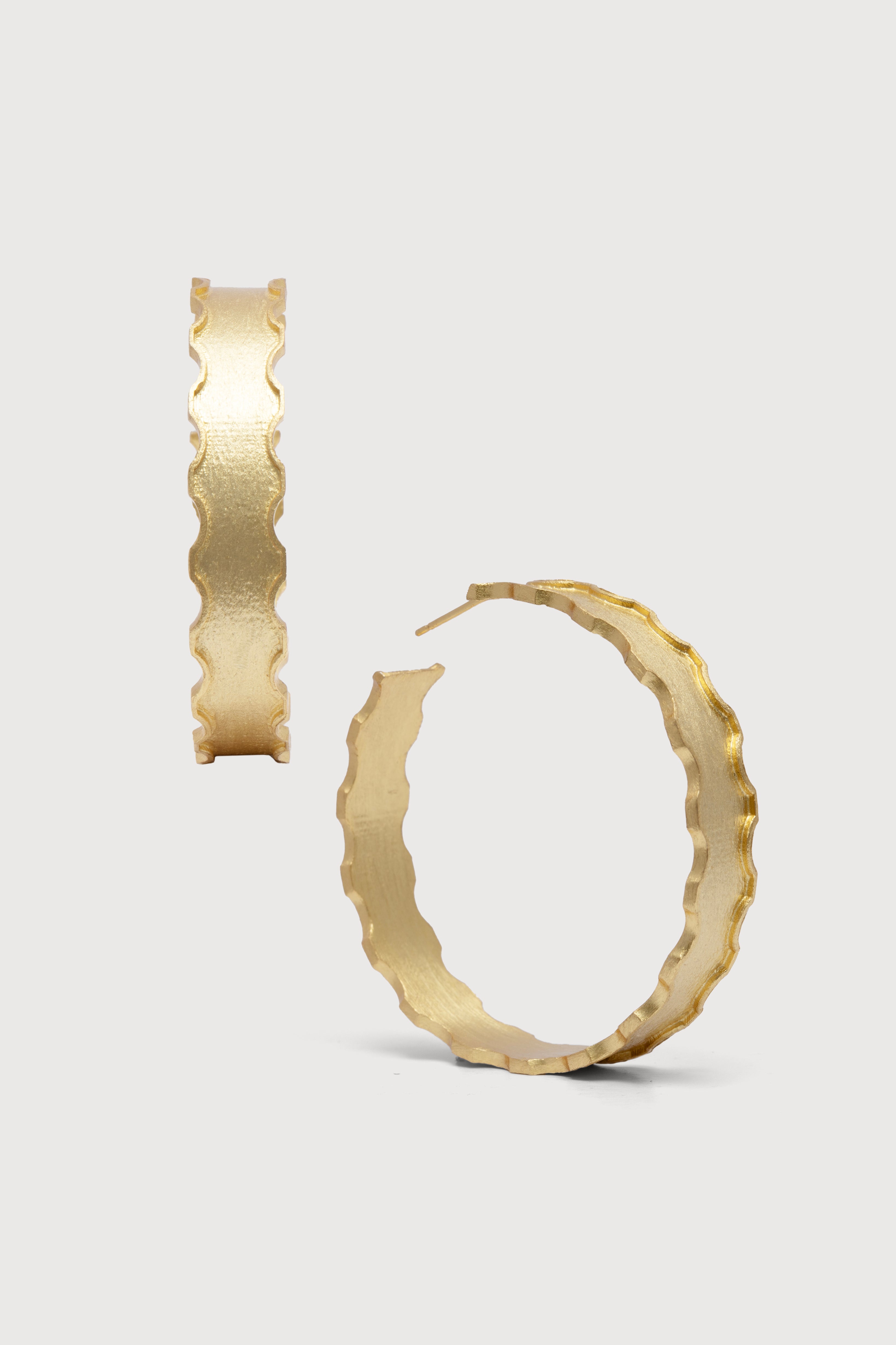 Stylish Large Scalloped Hoop Earrings for Women - Trendy Gold/Silver Statement Jewelry - Perfect for Parties, Weddings & Everyday Wear