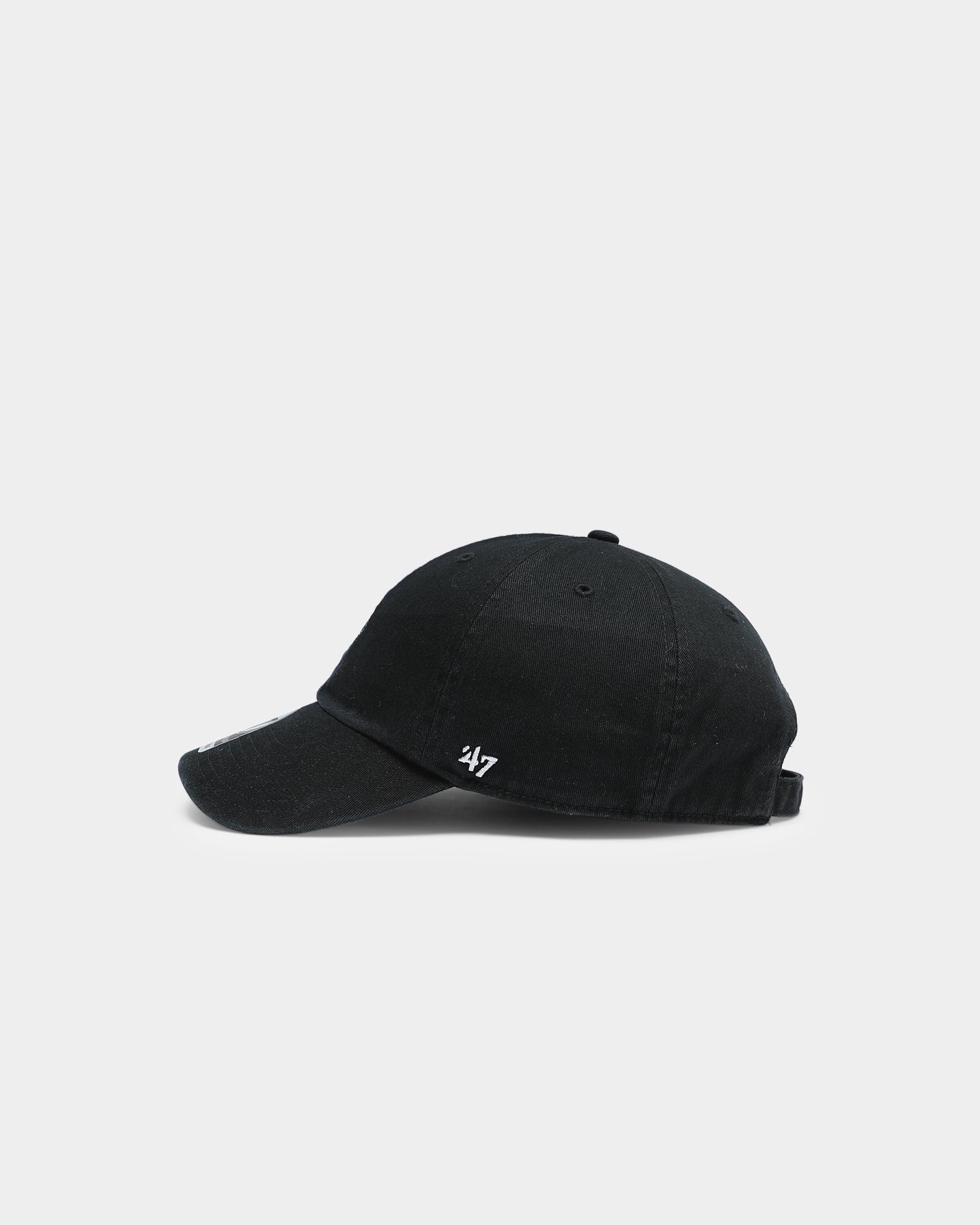47 Brand Men's Chicago Blackhawks Clean Up Strapback Black Hat - Adjustable Snapback Cap for Casual Wear, Sports & Fan Gear - Perfect for Game Day, Street Style & Everyday Outfits