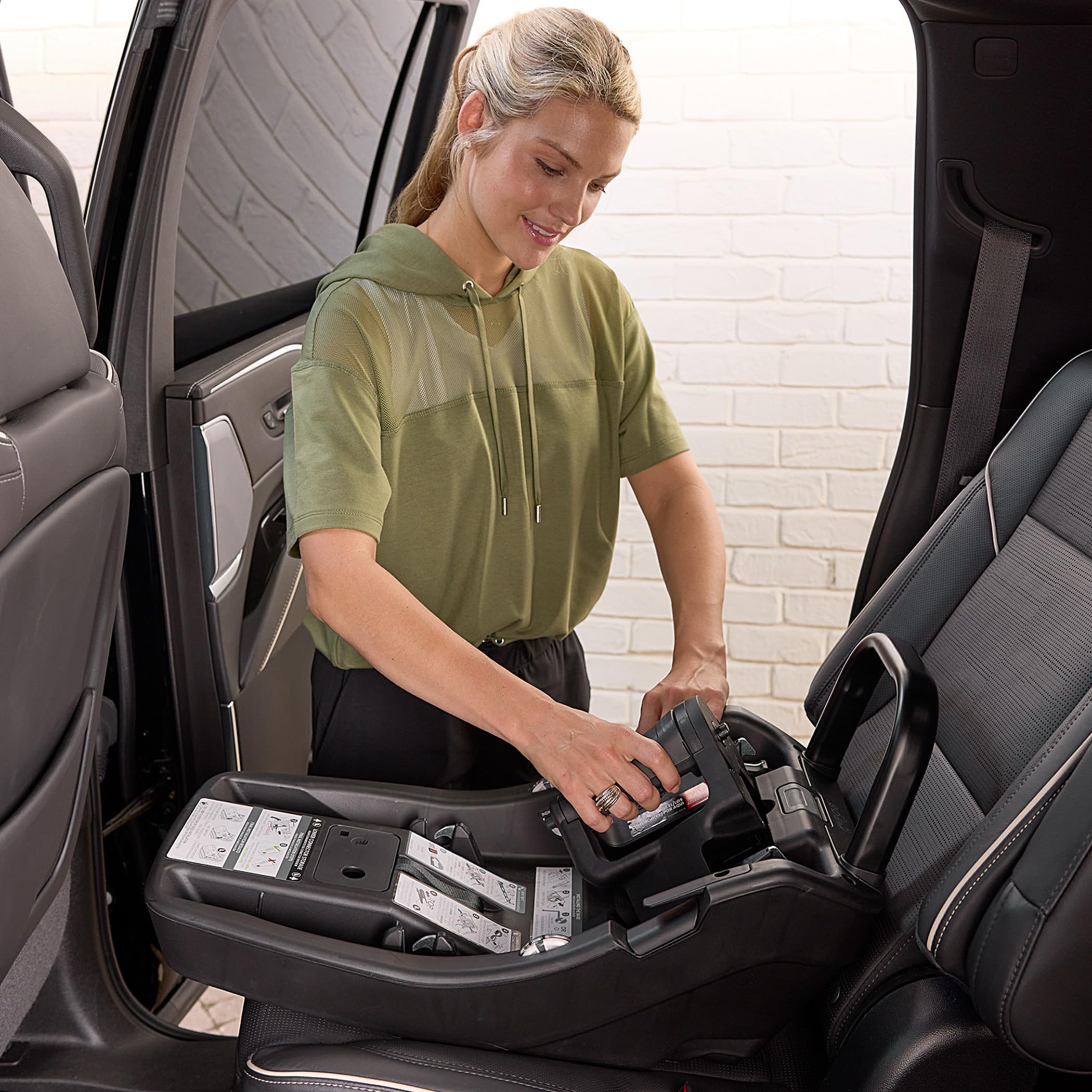 BOB Gear Wilder Infant Car Seat Base with ClickTight - Safe & Easy Installation for Newborns & Toddlers - Perfect for Travel, Daily Commute & Family Road Trips