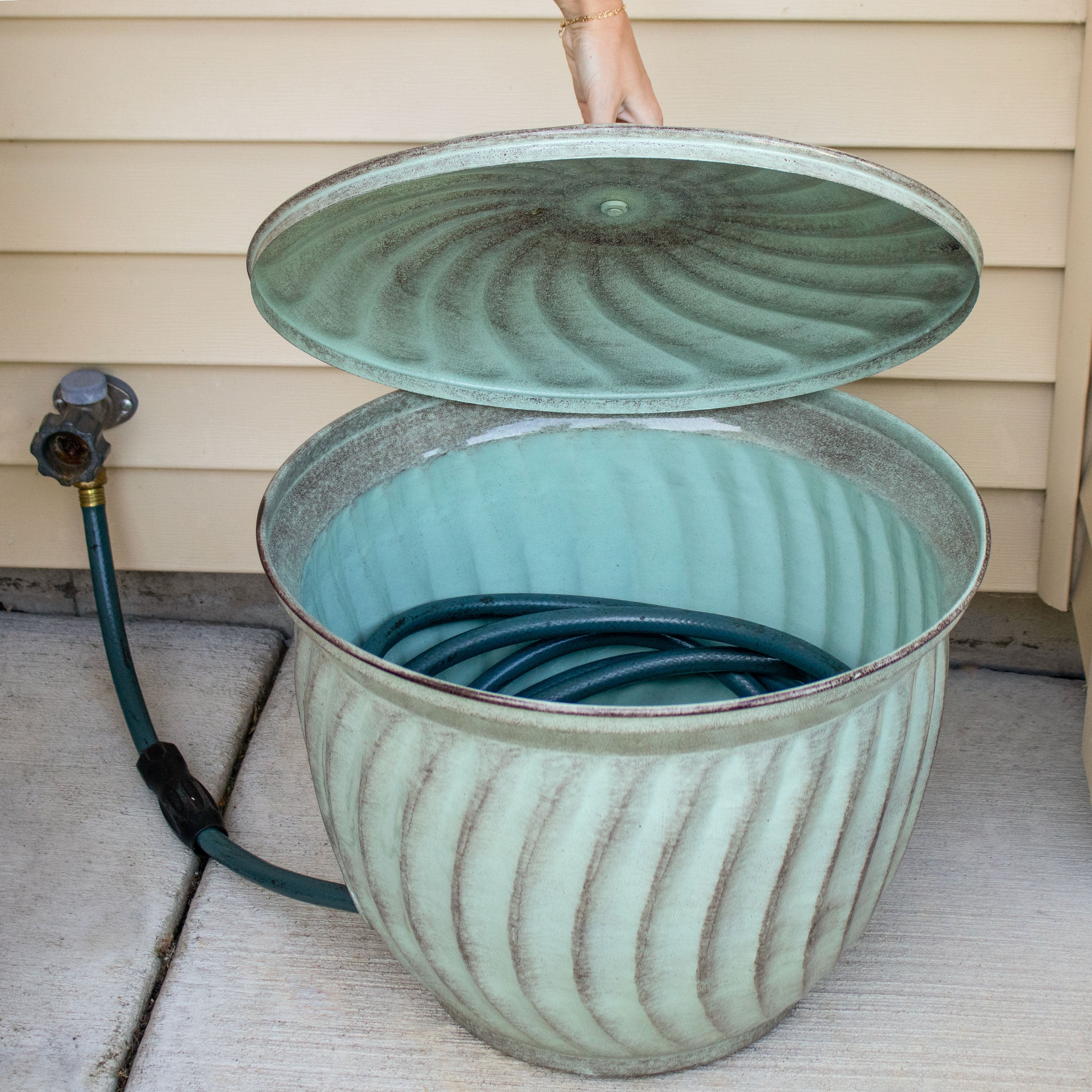 Sturdy Metal Garden Hose Holder with Lid - Durable Outdoor Storage for Hoses, Perfect for Patio, Yard & Garden Organization