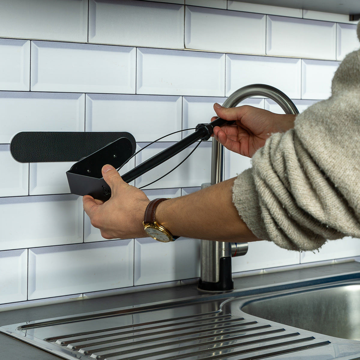 Stainless Steel Magnetic Paper Towel Holder with Metal Bar - Perfect for Kitchen, Bathroom, and Office Organization