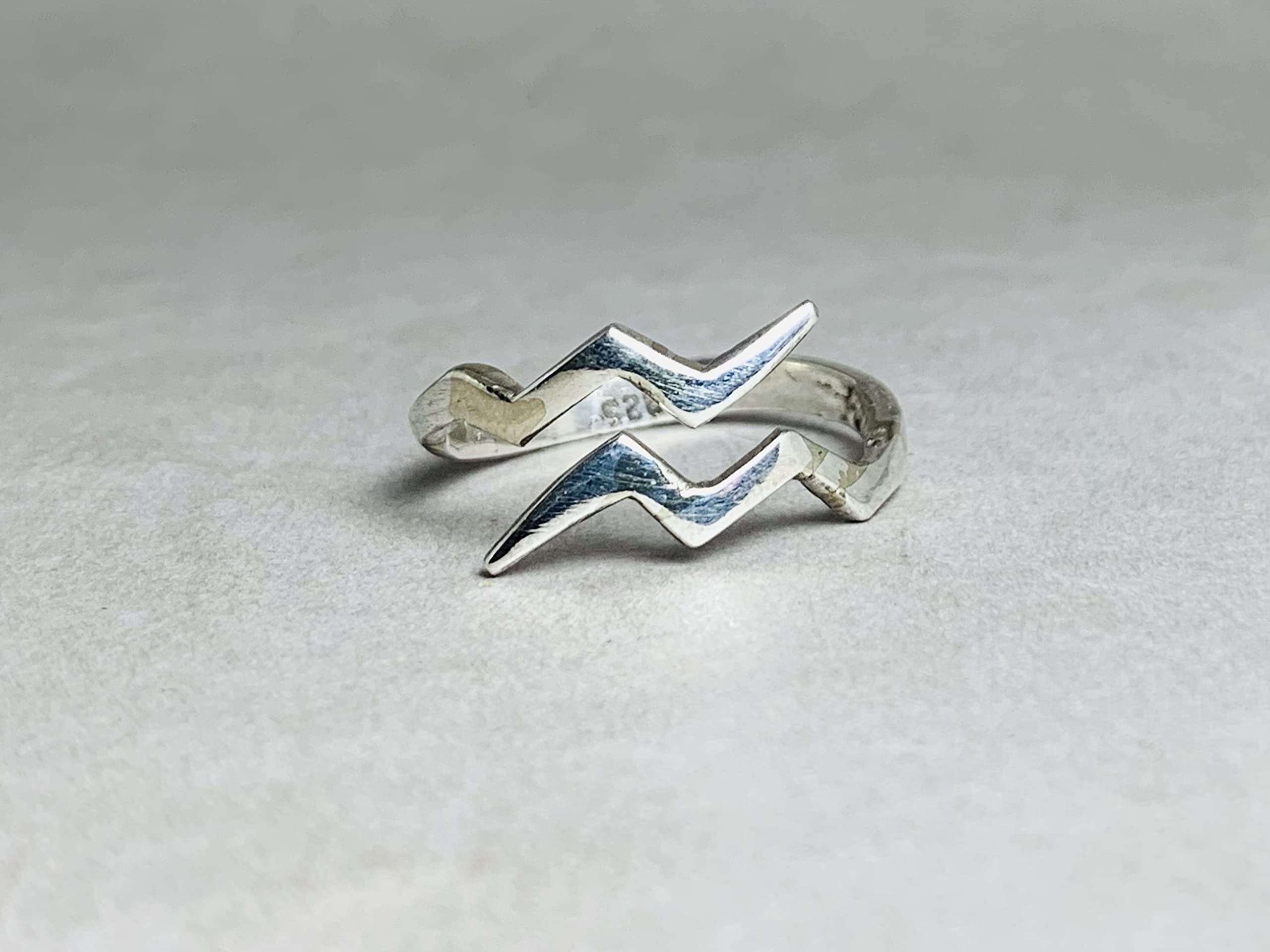 925 Sterling Silver Lightning Bolt Ring - Adjustable Minimalist Streetwear Jewelry for Women - Perfect Gift for Her | Everyday Wear, Parties & Special Occasions