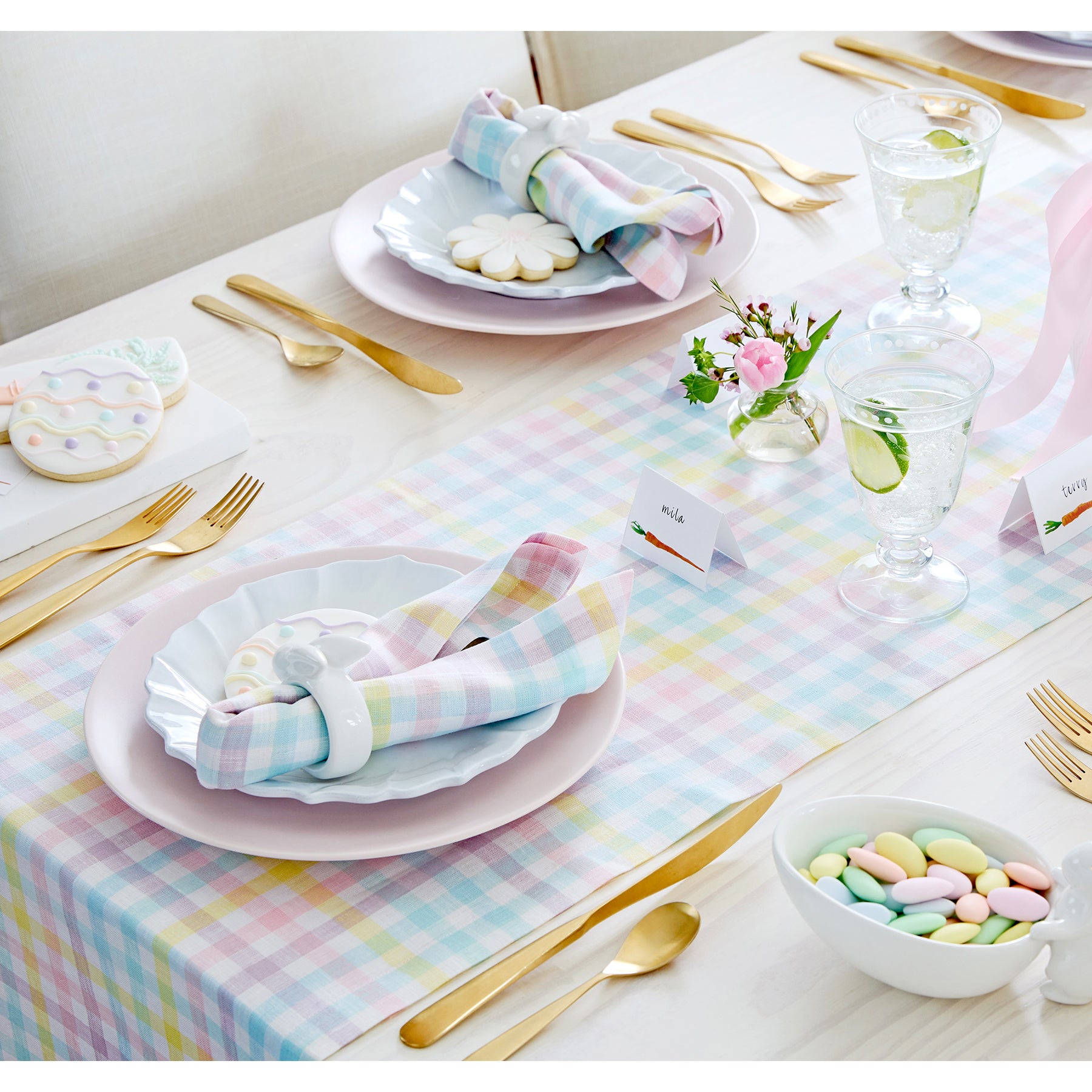 Stylish Gingham Table Runner for Dining Room Decor - Perfect for Farmhouse, Rustic, and Country Style Tables