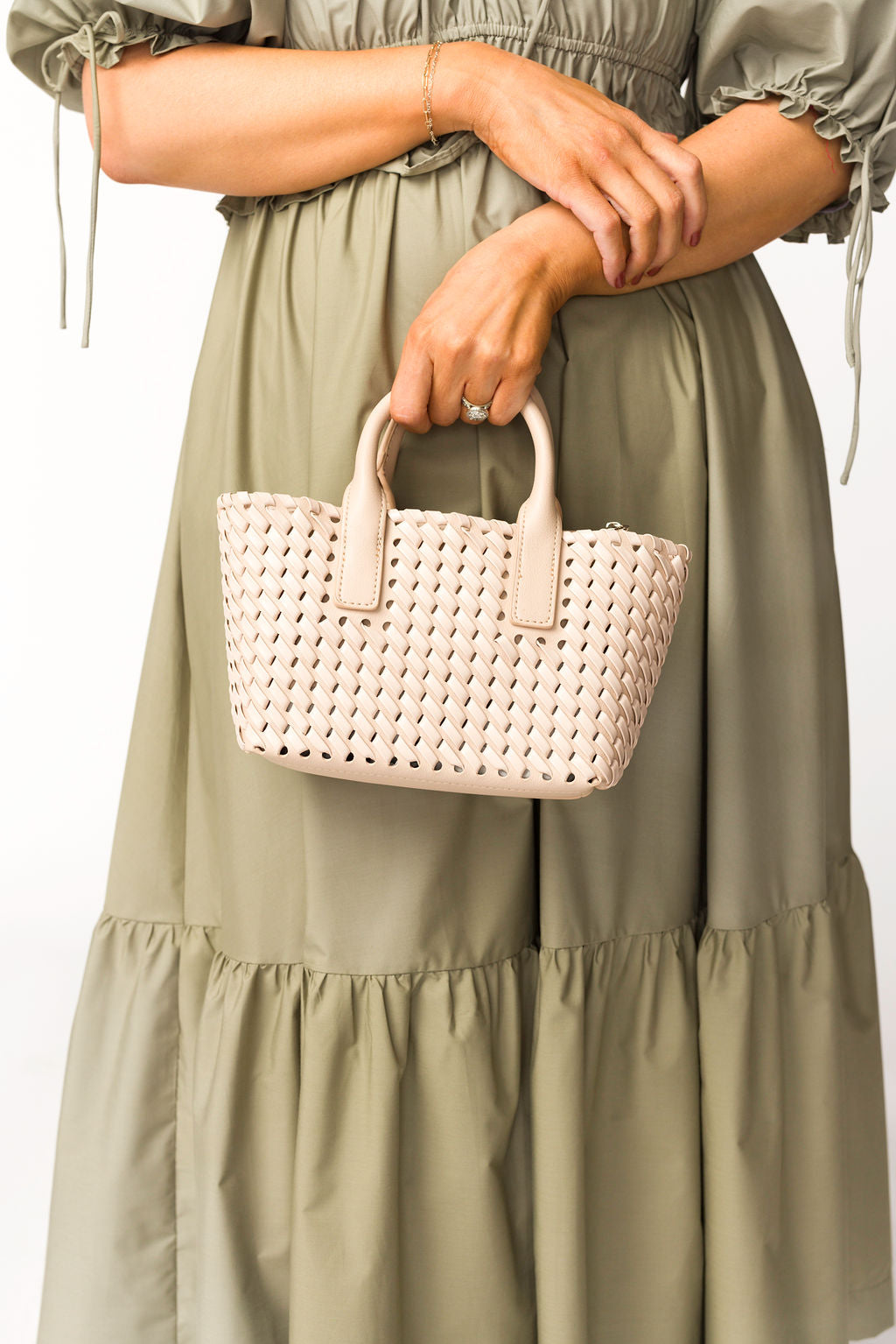 Stylish Almond Paisley Tote Bag for Women - Trendy Canvas Shoulder Bag with Zipper Closure - Perfect for Work, Shopping & Beach Day Essentials