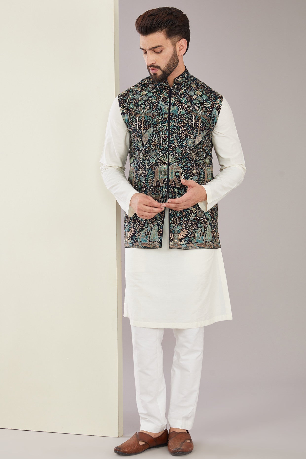 Exquisite Kashmiri Embroidered Short Nehru Jacket for Men | Traditional Indian Ethnic Wear | Perfect for Weddings, Festivals & Cultural Events