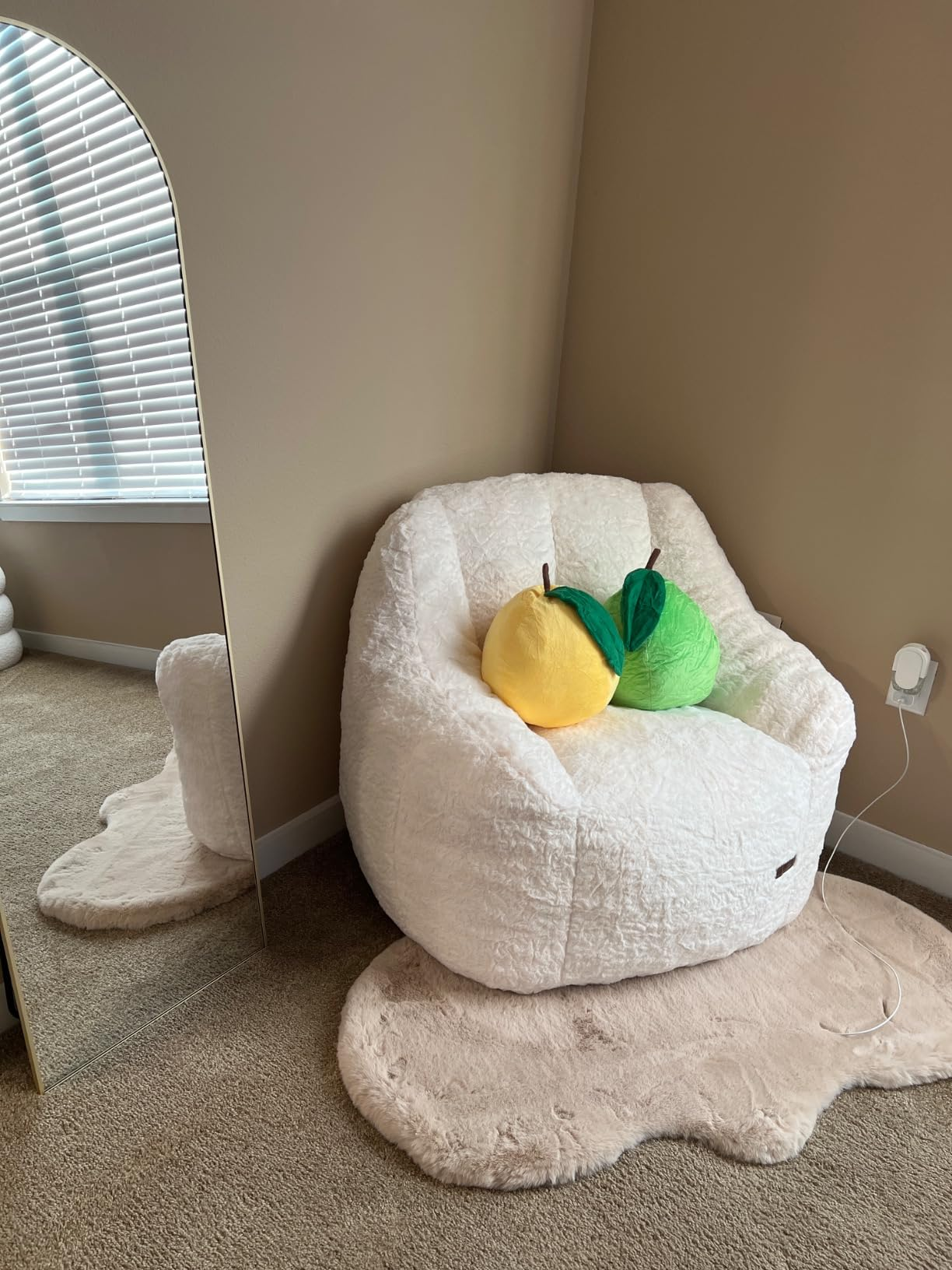 MAXYOYO Faux Fur Bean Bag Chair with High Backrest - Soft Beige Lounge Chair for Living Room, Bedroom & Game Room - Cozy Seating for Relaxing, Reading & Gaming