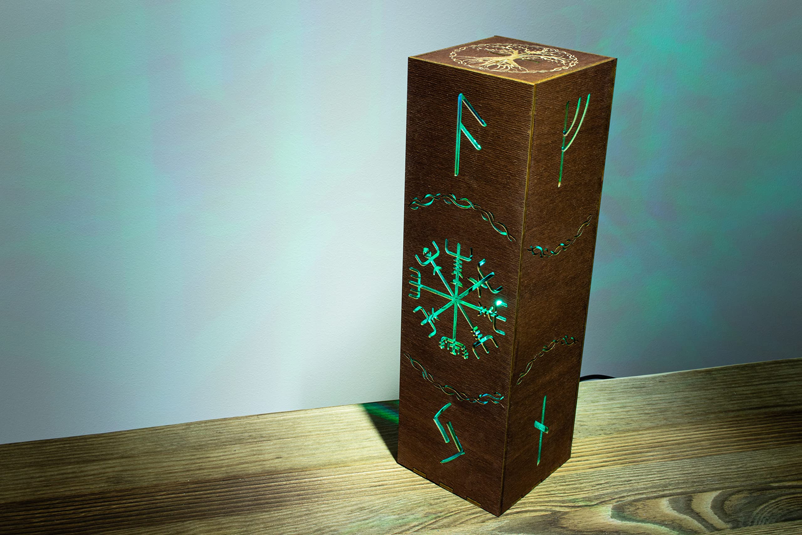 Vegvisir Viking Symbol Night Light - Tree of Life Shadow Projection Lamp - Nordic Style RGB LED Desk & Bedside Lamp with Runes - Perfect for Home Decor, Meditation & Viking Theme Rooms