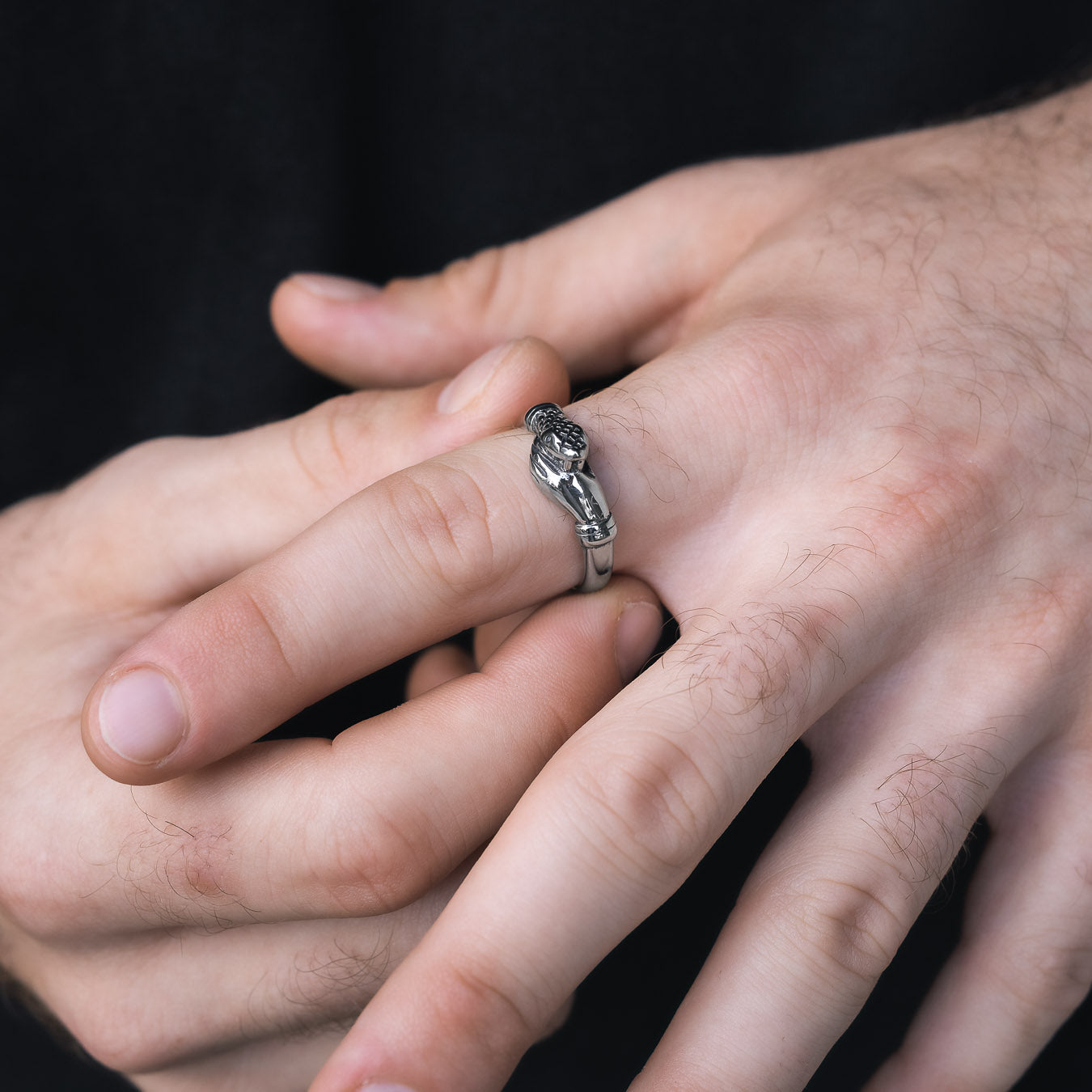 Vampire Bite Ring - Gothic Horror Jewelry for Halloween Costume & Cosplay - Unique Spooky Accessory for Vampire Lovers