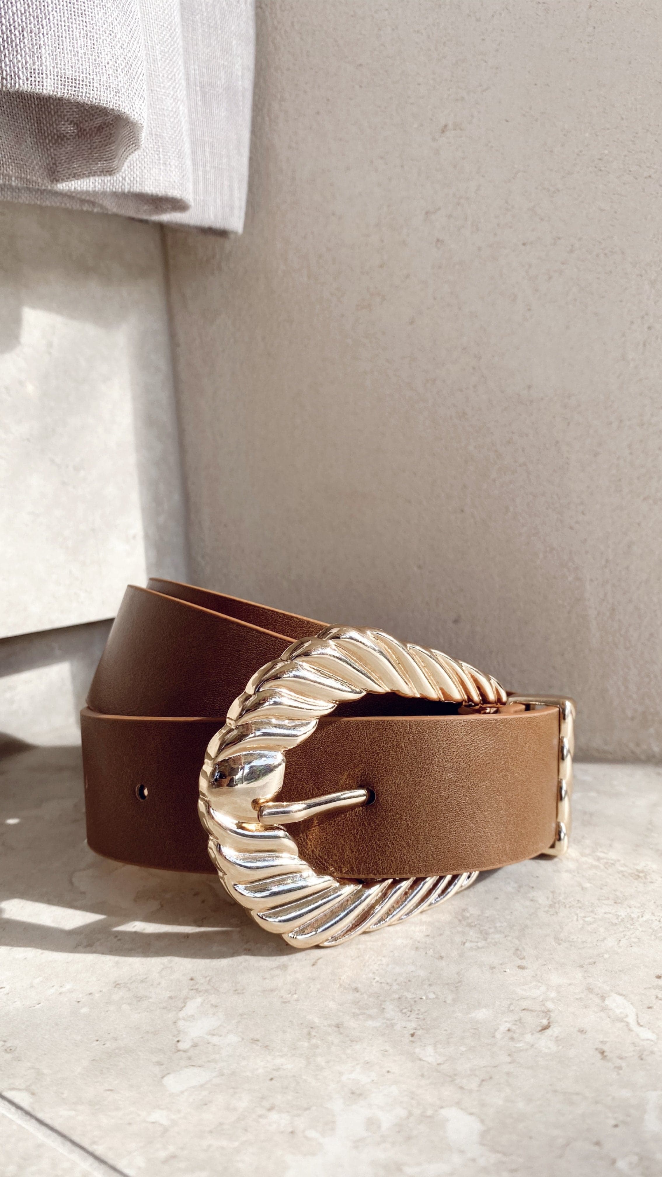Amelie Twist Buckle Belt for Women - Adjustable Waist Belt in Brown & Gold - Perfect for Jeans, Dresses and Casual Outfits