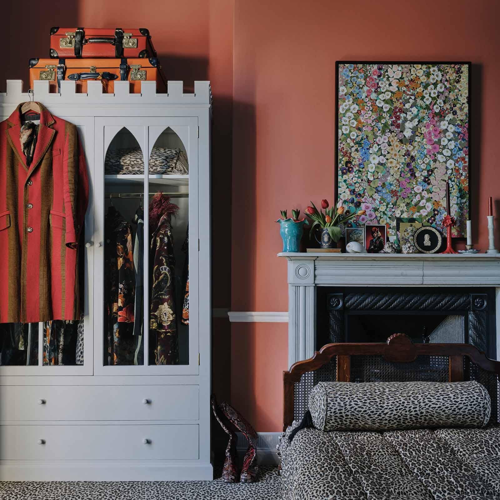 Modern Wardrobe with Glass Doors - Spacious Closet Organizer for Bedroom & Walk-in Closets - Elegant Storage Solution for Clothes & Accessories