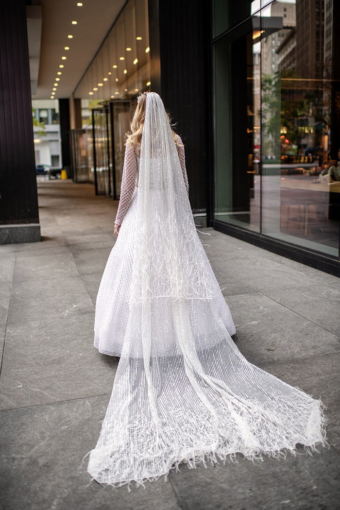 Elegant Crystal Embellished Wedding Dress for Women - Perfect for Bridal Ceremonies, Prom Nights & Special Occasions
