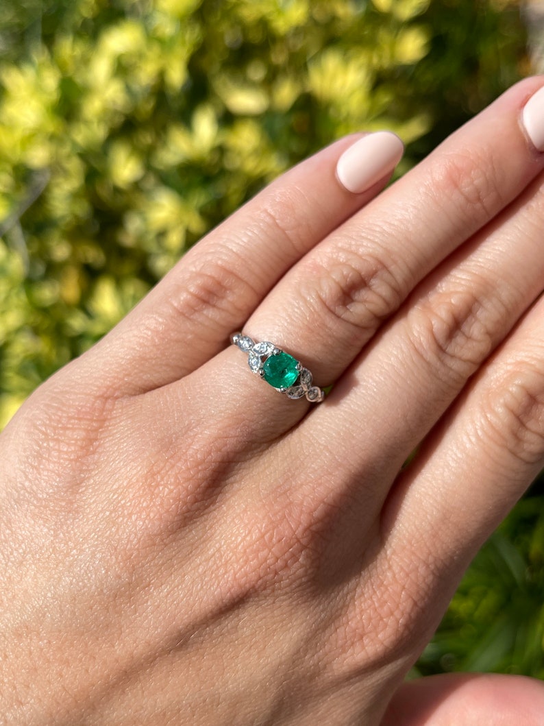 0.96 TCW 14K Gold Colombian Emerald & Round Cut Diamond Floral Ring for Women - Elegant Wedding, Engagement, Anniversary Gift Idea
